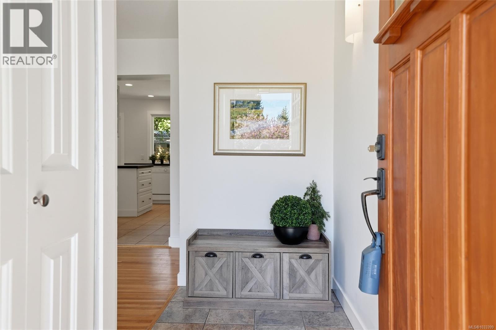 2395 Collins Cres - 9