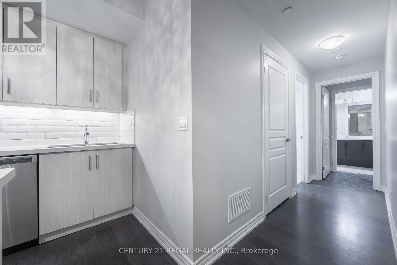 21 - 150 LONG BRANCH AVENUE — photo 11