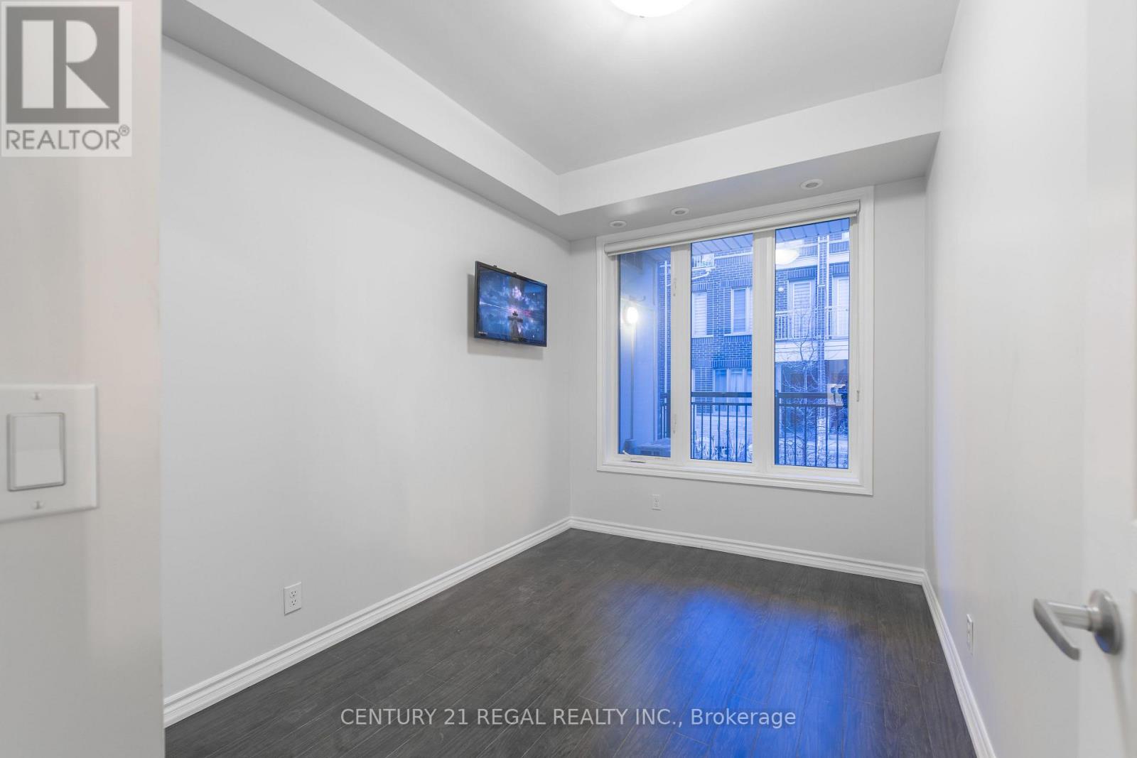 21 - 150 LONG BRANCH AVENUE — photo 16