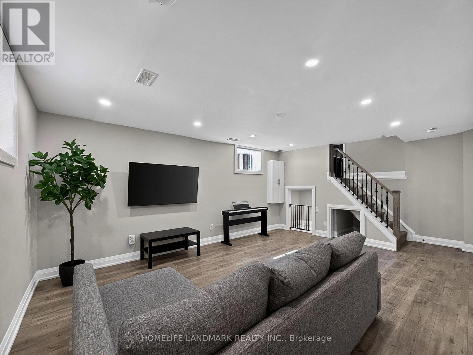 1166 KINGSHOLM DRIVE - 24