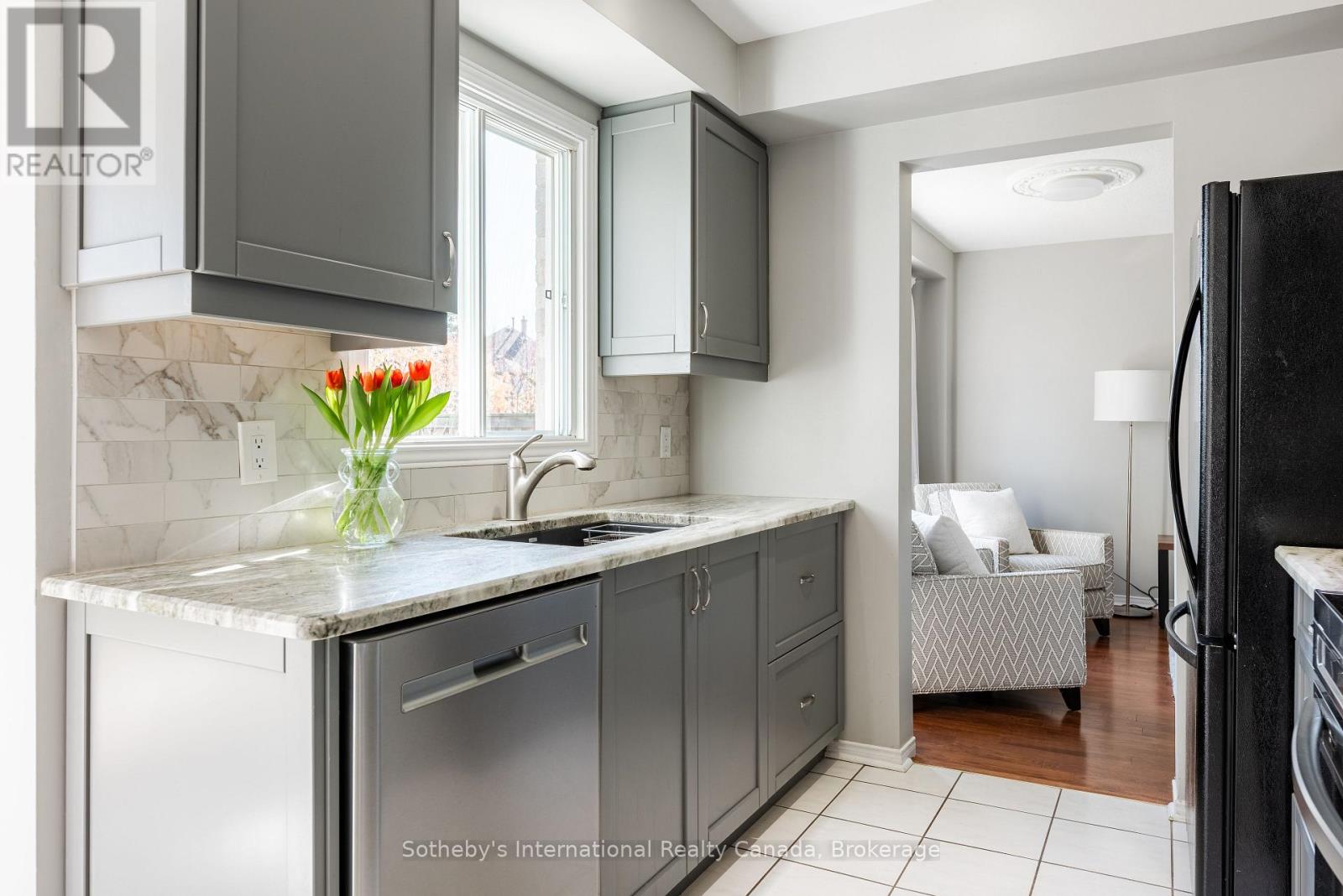 Sunny and bright kitchen