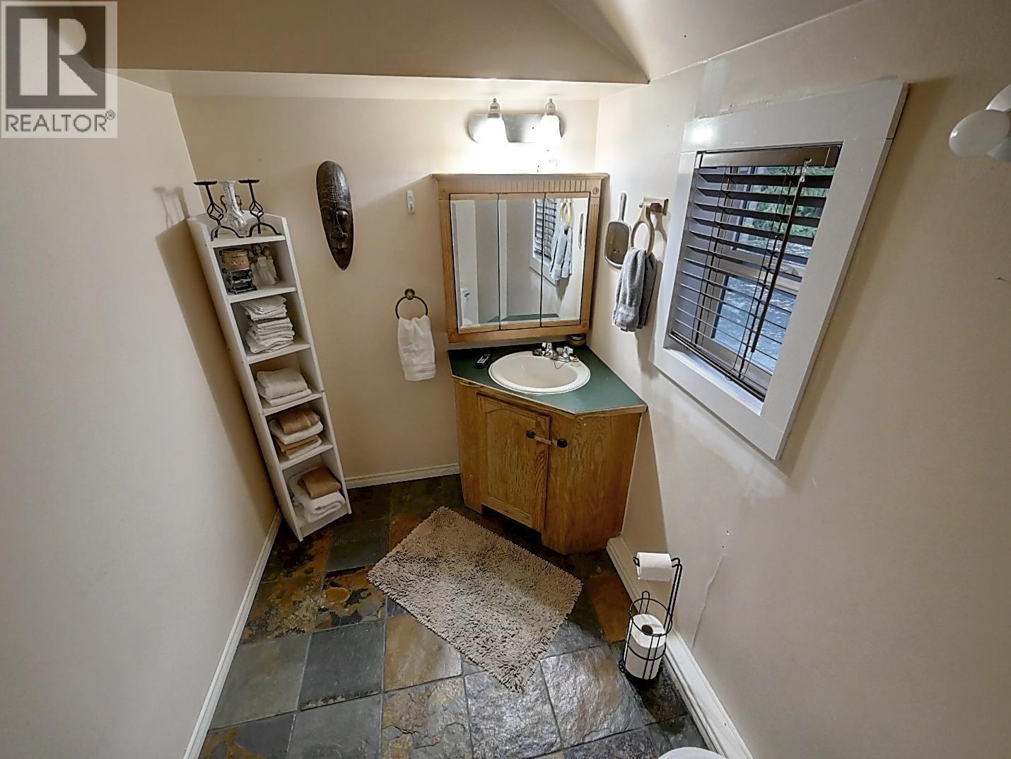 1608 ZWICKY Road, Kaslo