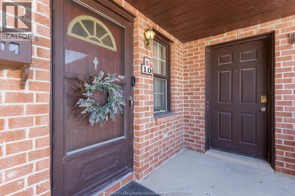 10 BALMORAL COURT, Kingston, Ontario, K7M7S9 — Photo 2