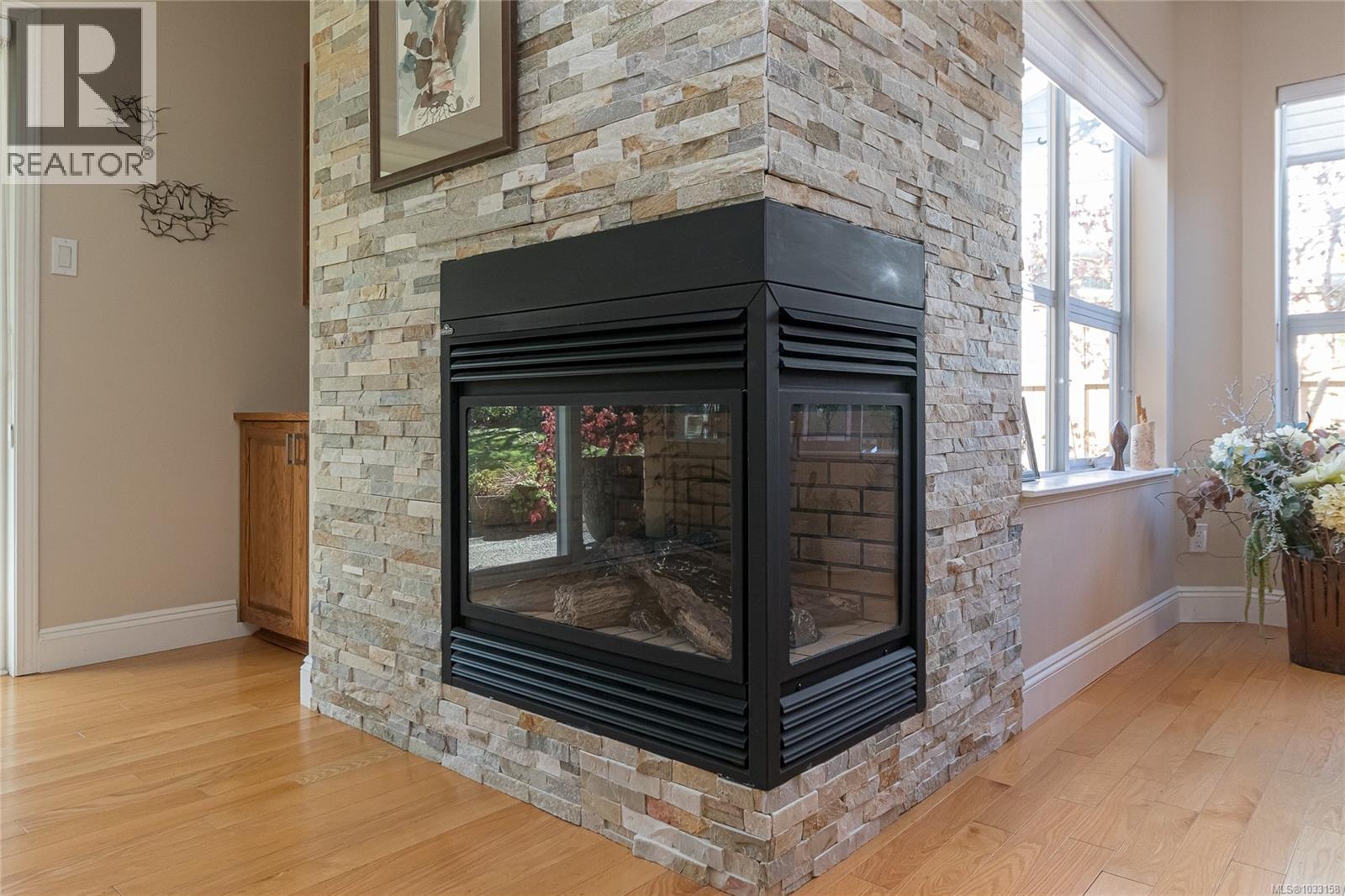 3678 Arbutus Dr N - 10