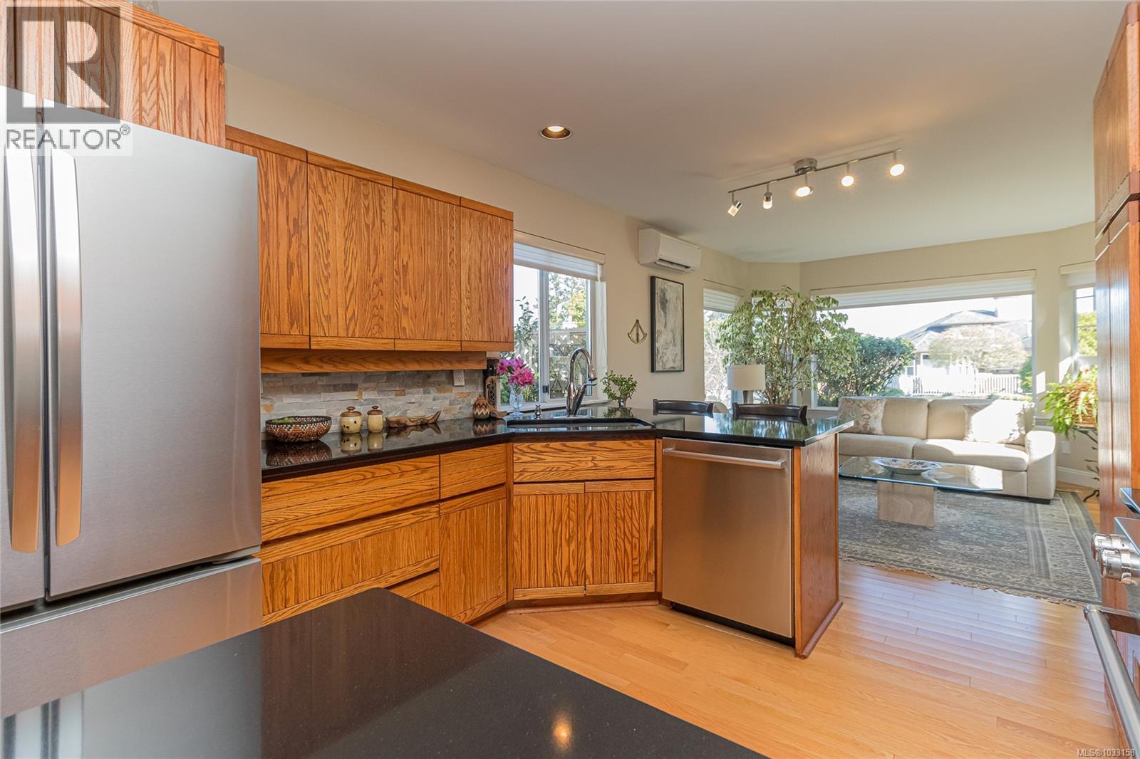 3678 Arbutus Dr N - 17