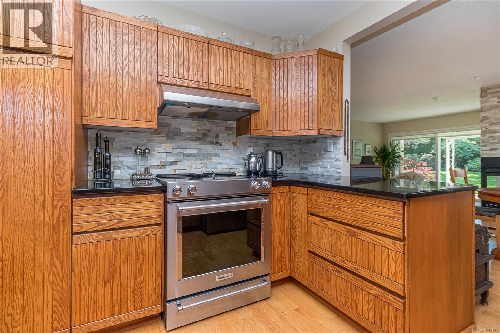 3678 Arbutus Dr N - 18