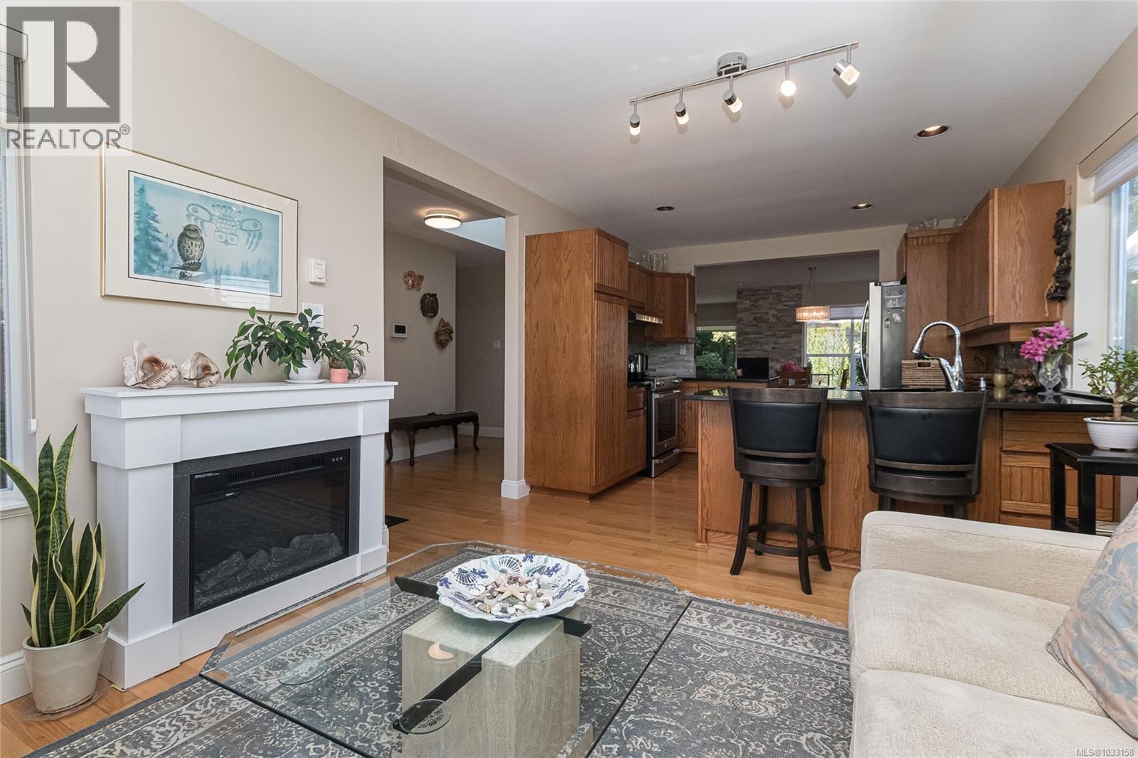 3678 Arbutus Dr N - 22