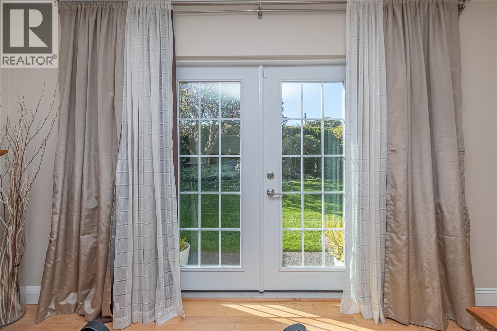 3678 Arbutus Dr N - 29