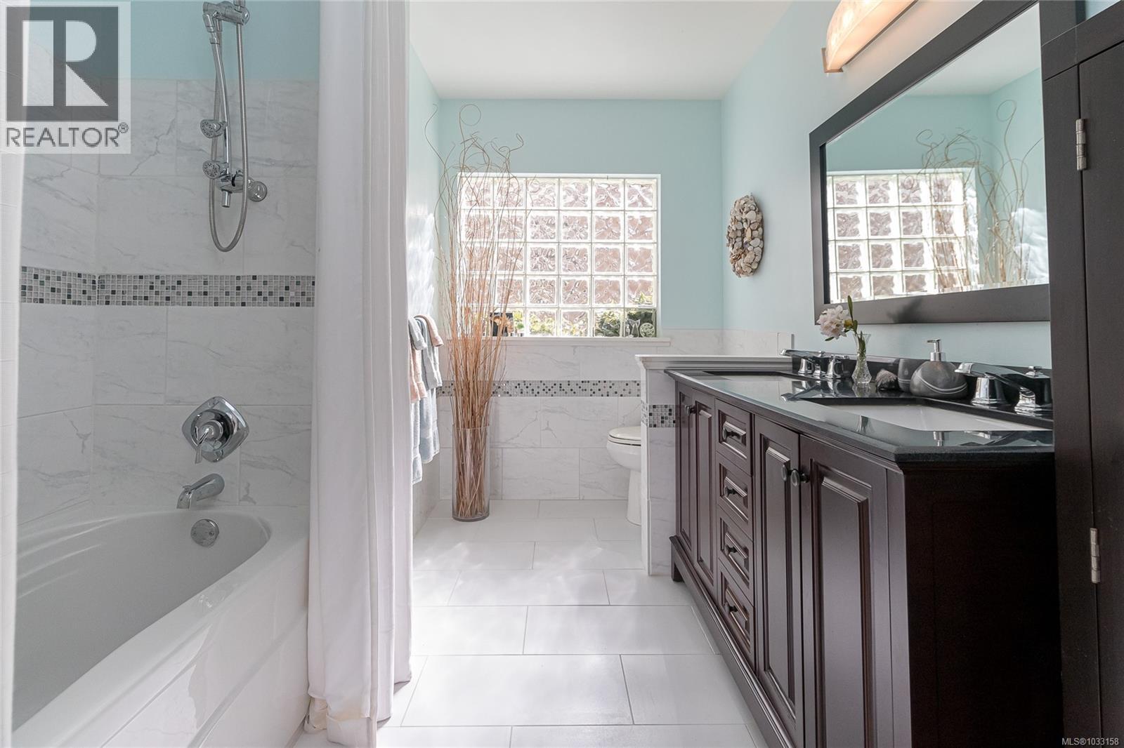 3678 Arbutus Dr N - 31