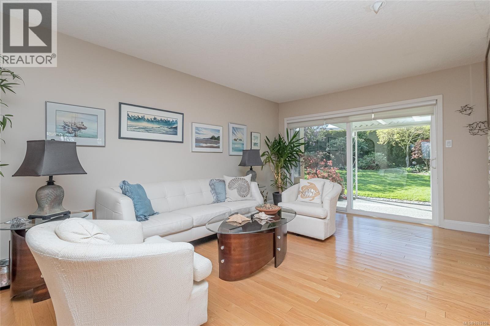 3678 Arbutus Dr N - 6