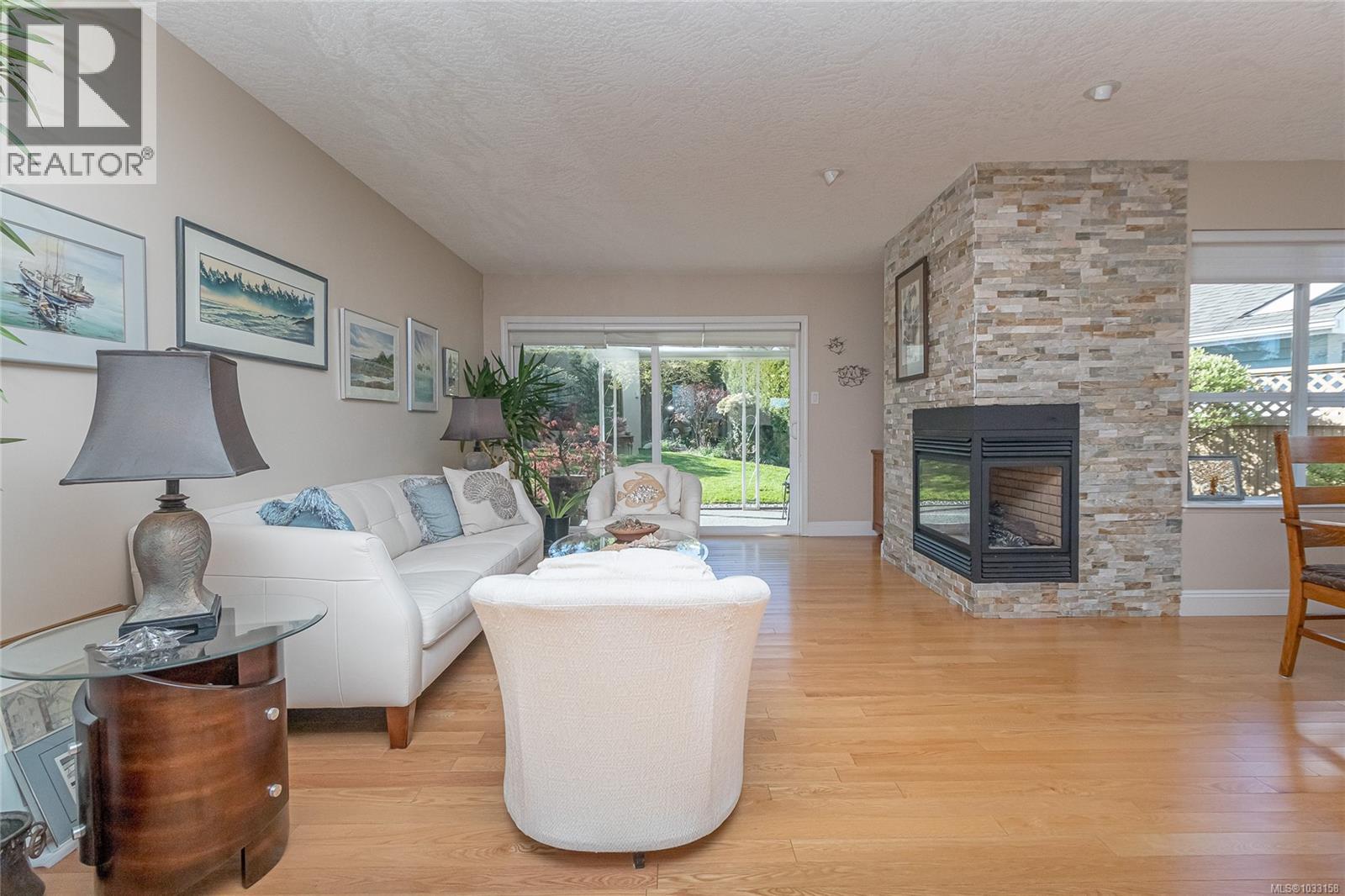 3678 Arbutus Dr N - 7