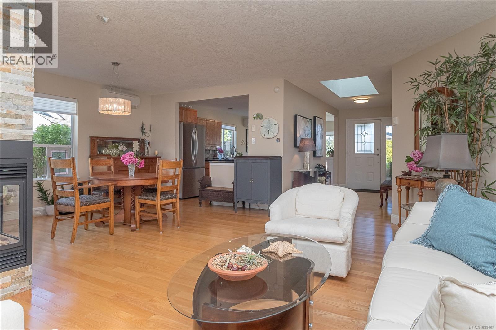 3678 Arbutus Dr N - 8