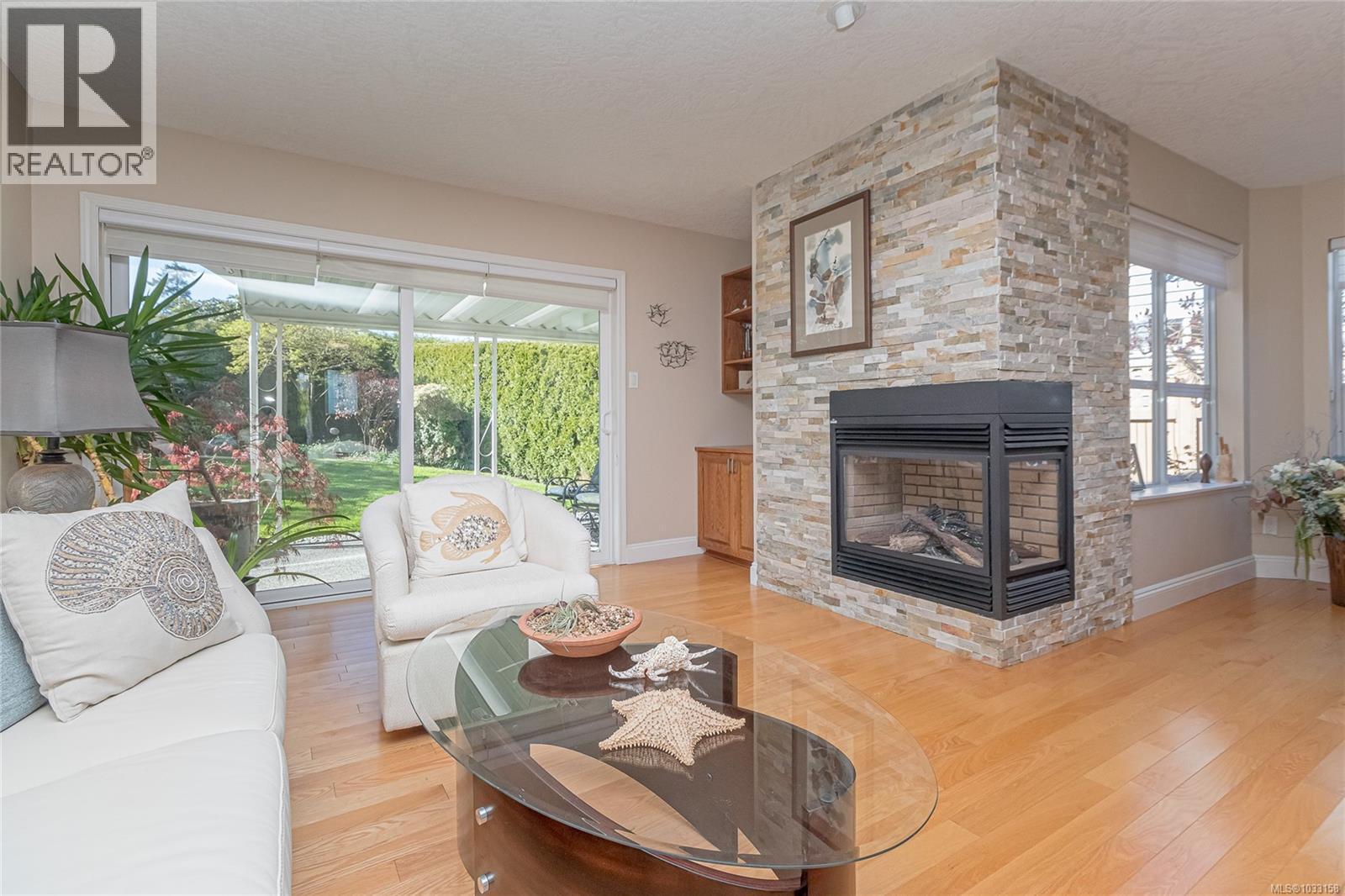 3678 Arbutus Dr N - 9