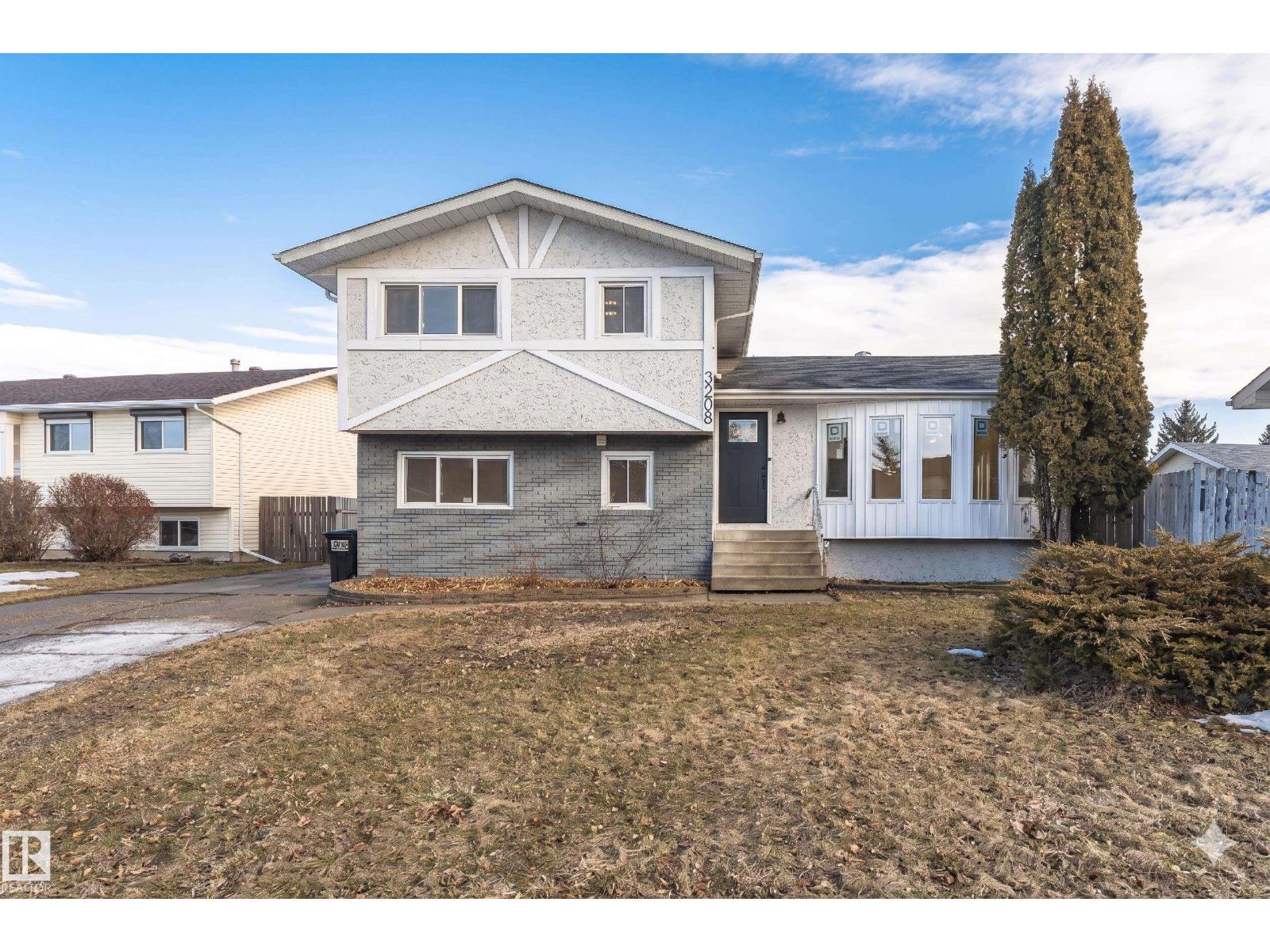 3208 130 AV NW, Edmonton