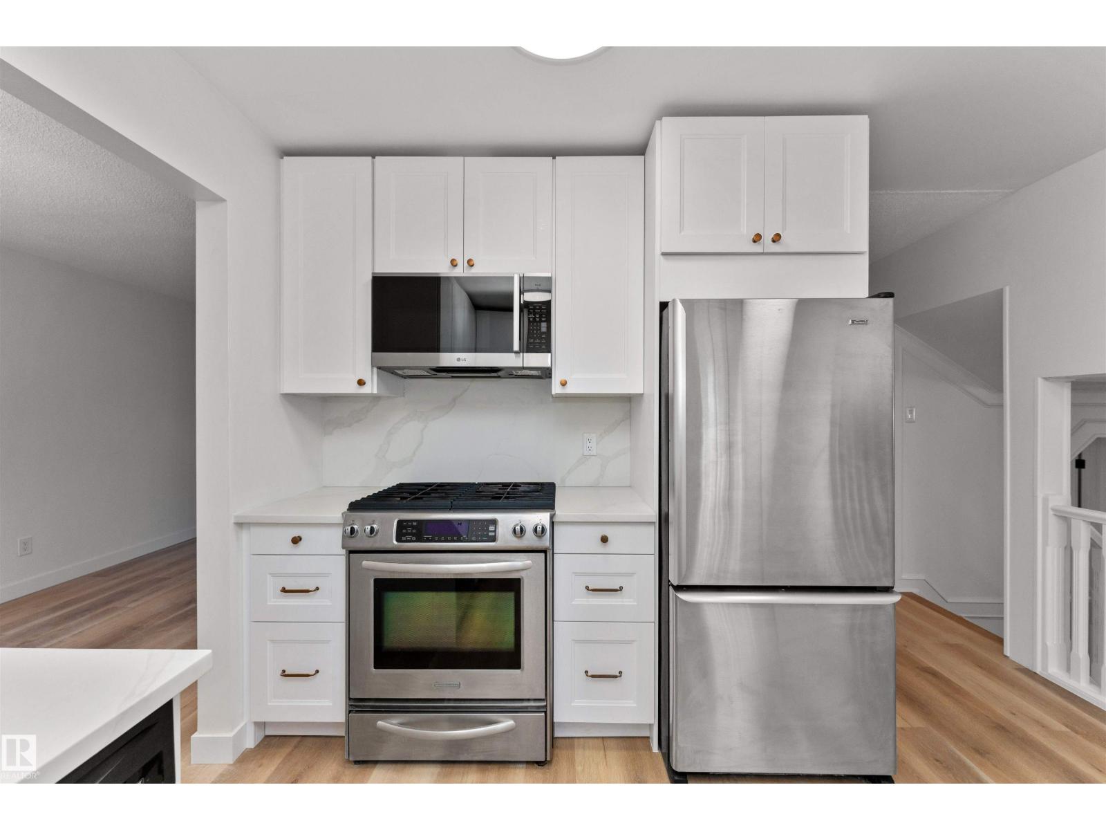 3208 130 AV NW, Edmonton