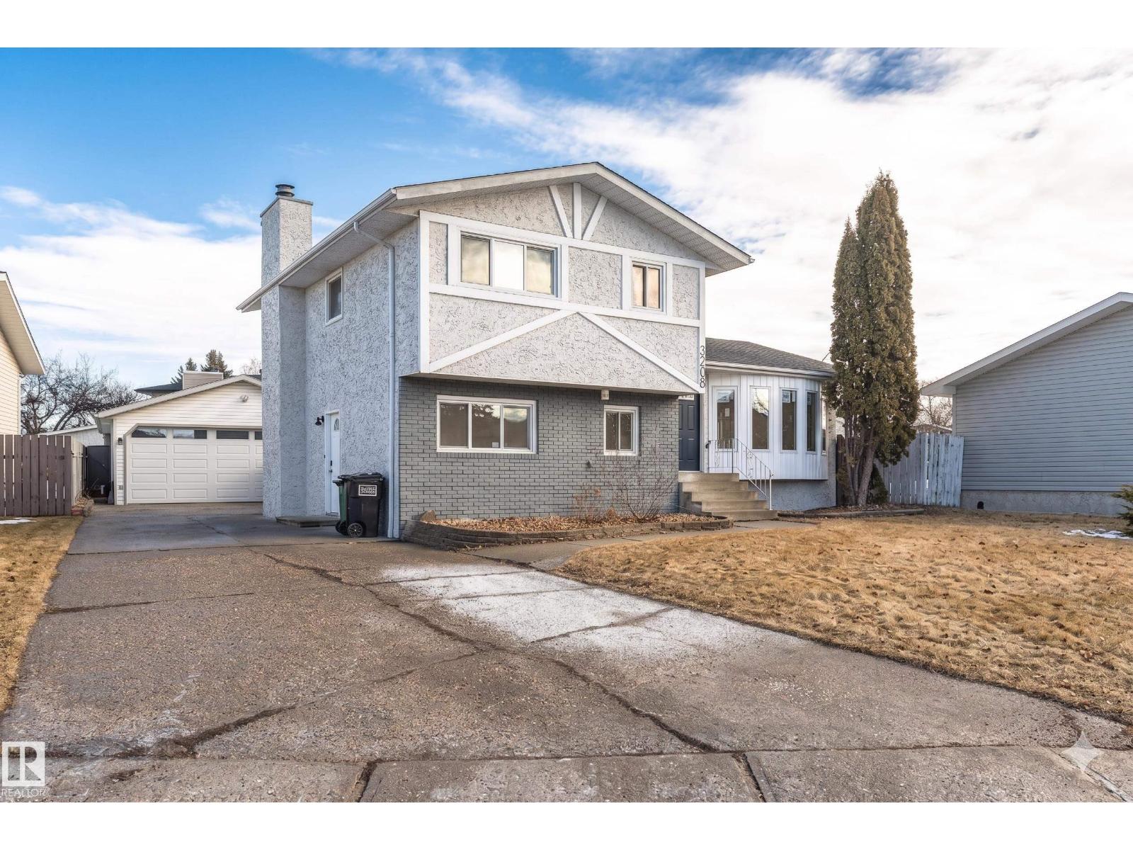 3208 130 AV NW, Edmonton