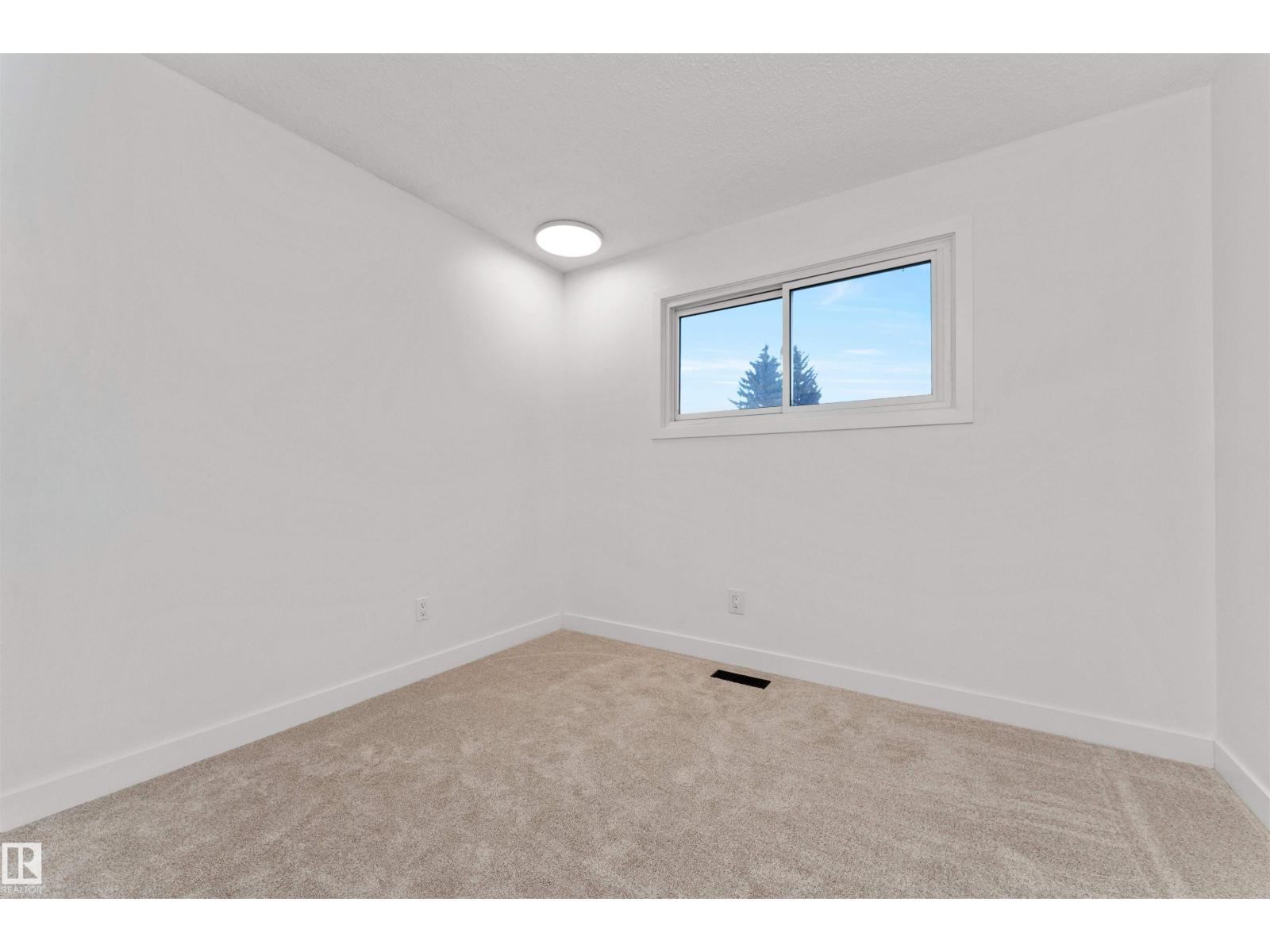 3208 130 AV NW, Edmonton