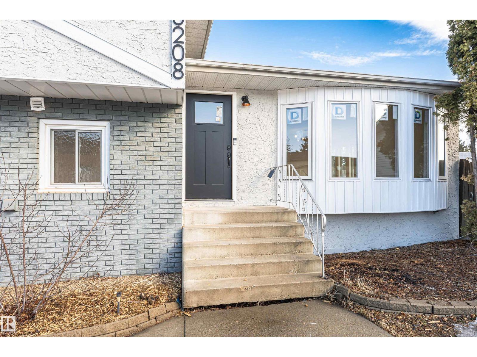 3208 130 AV NW, Edmonton