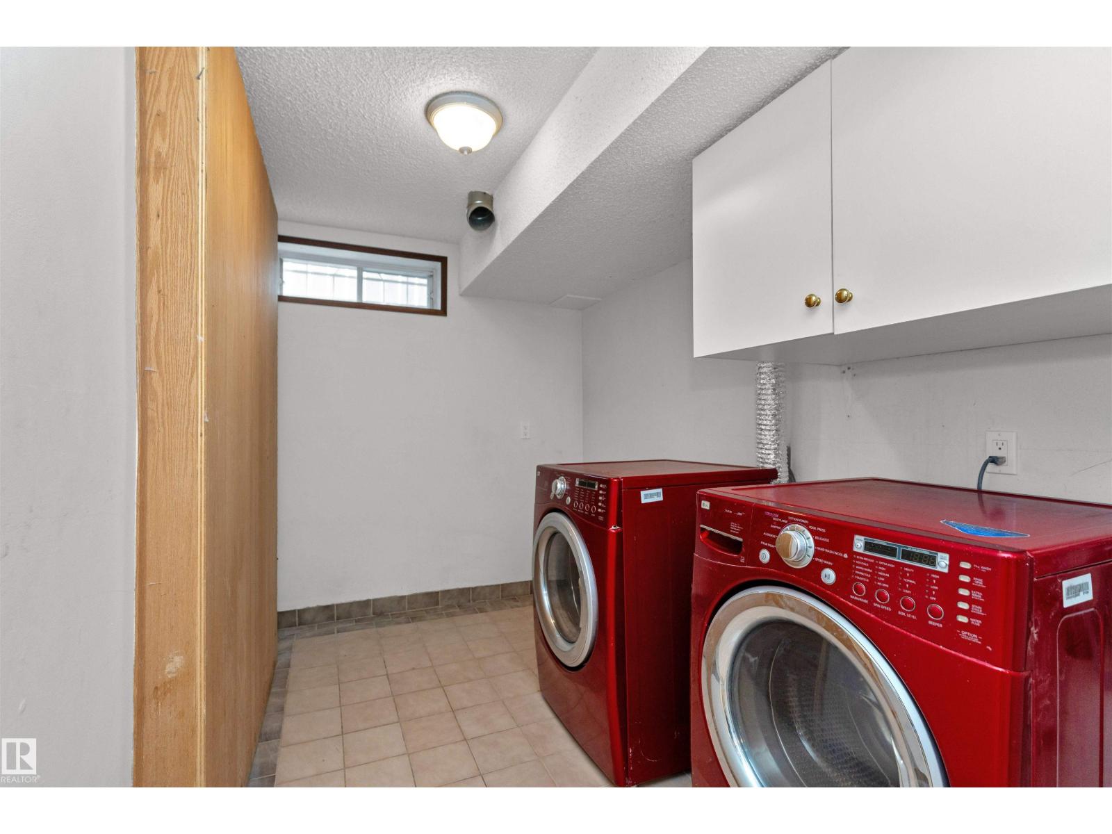 3208 130 AV NW, Edmonton