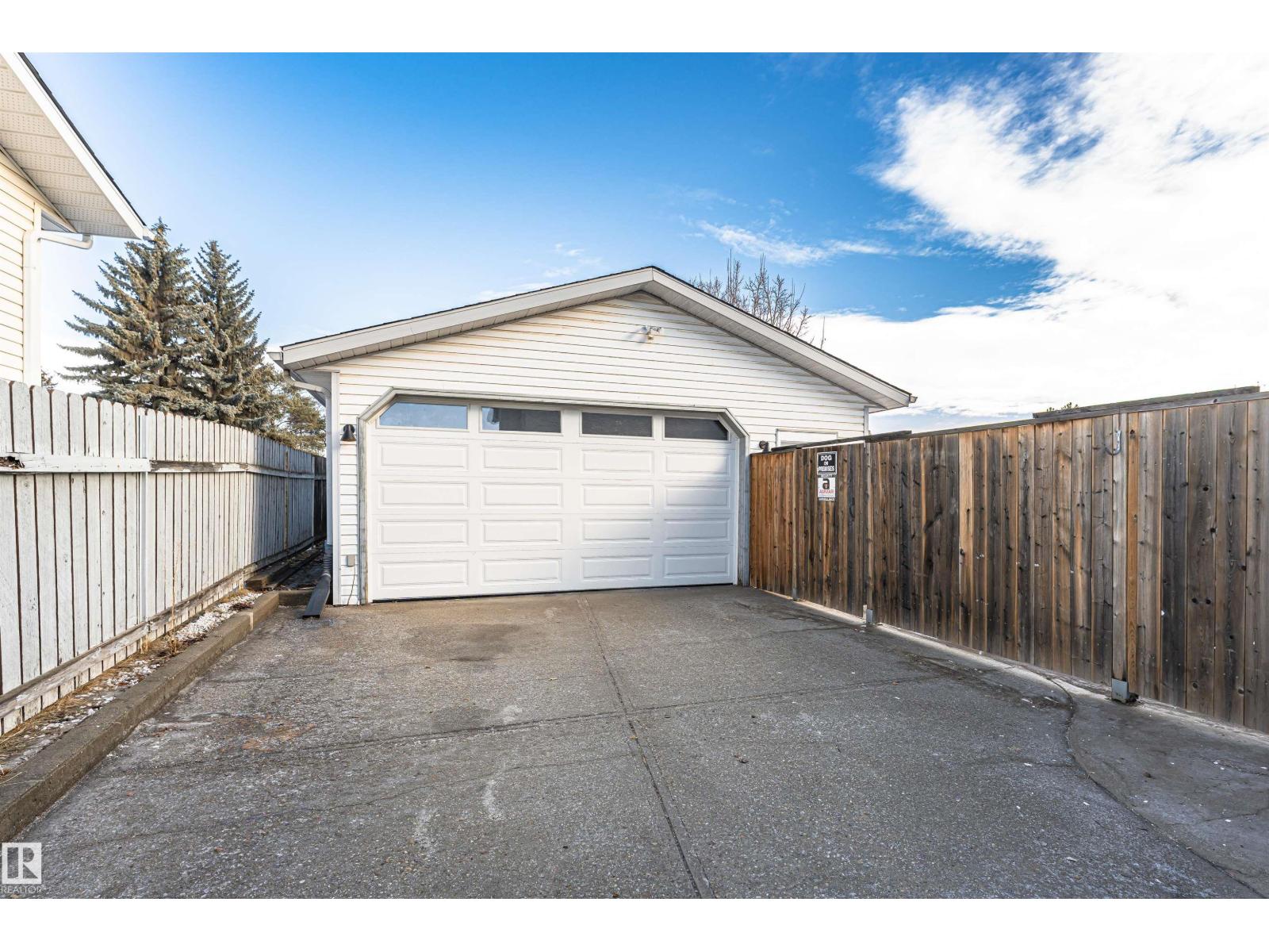 3208 130 AV NW, Edmonton
