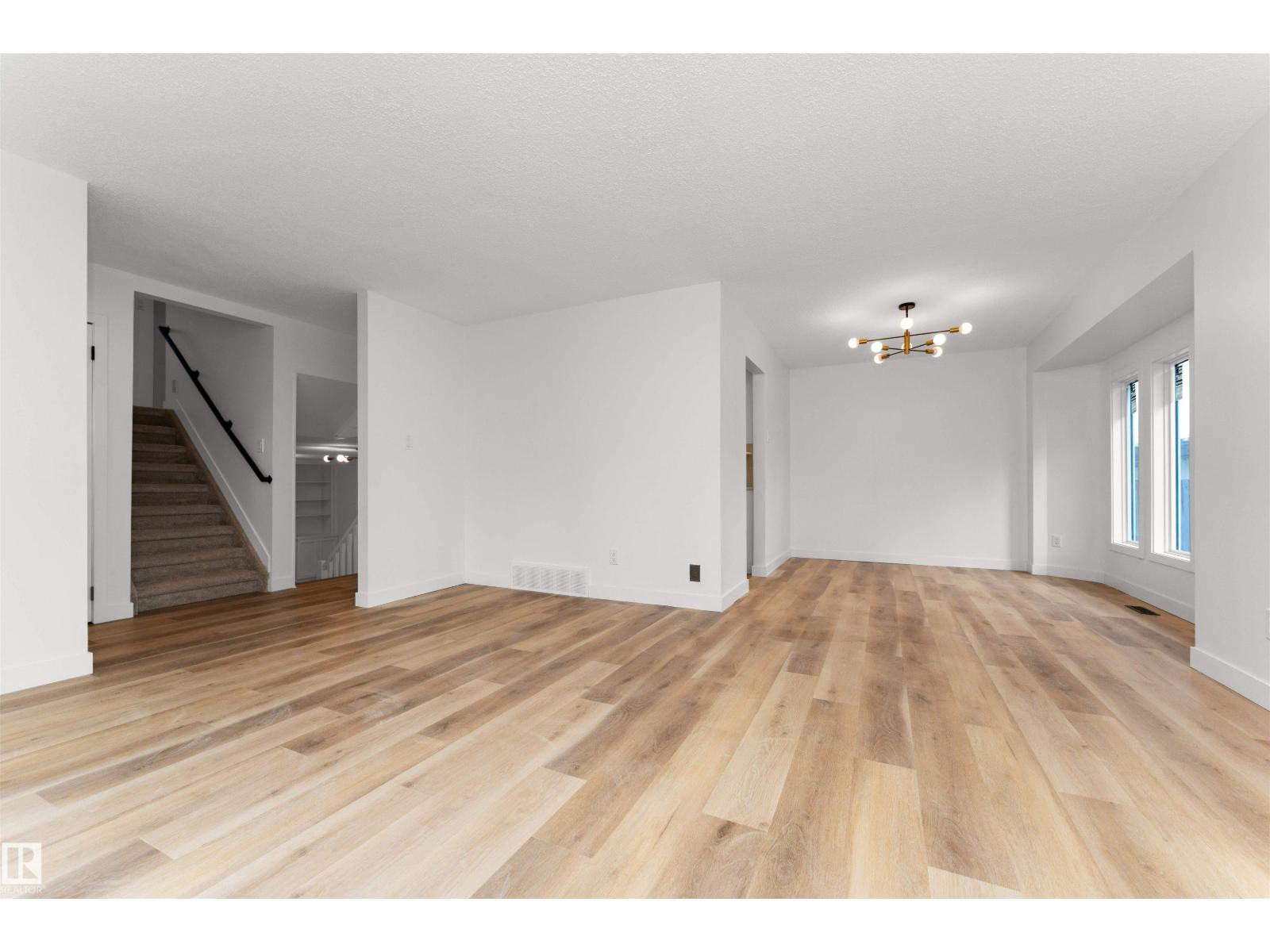 3208 130 AV NW, Edmonton