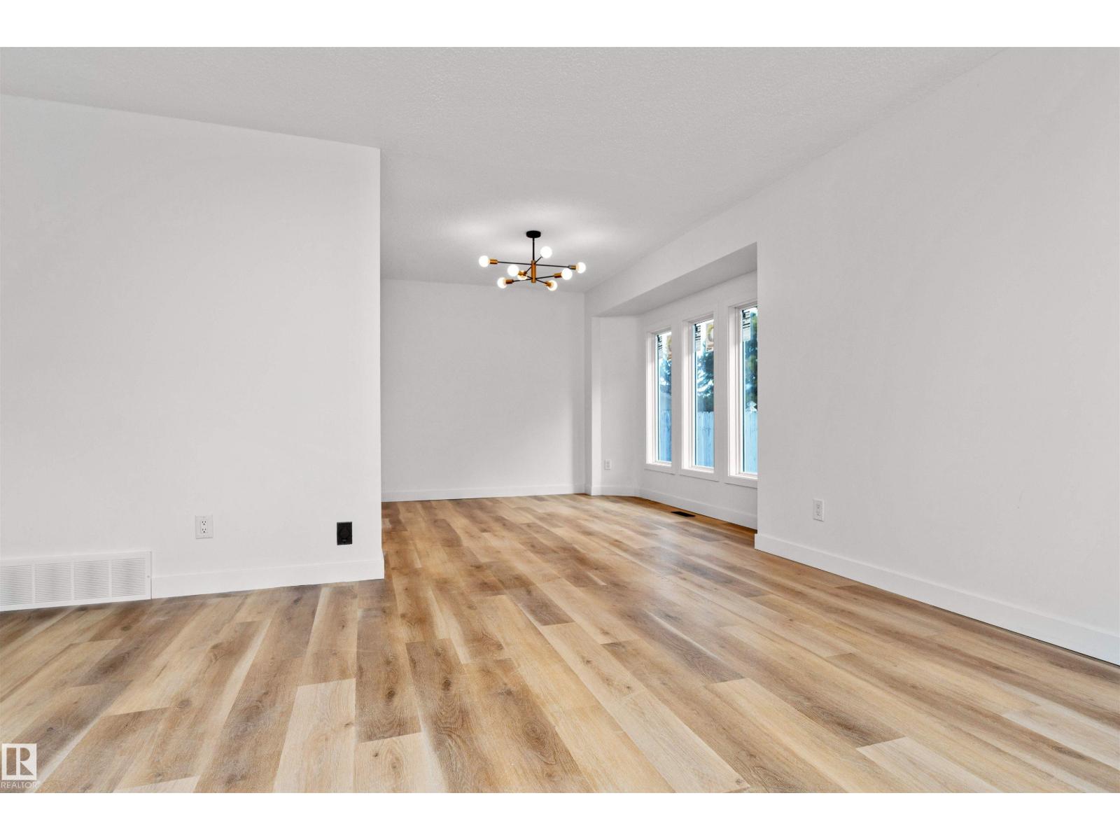 3208 130 AV NW, Edmonton