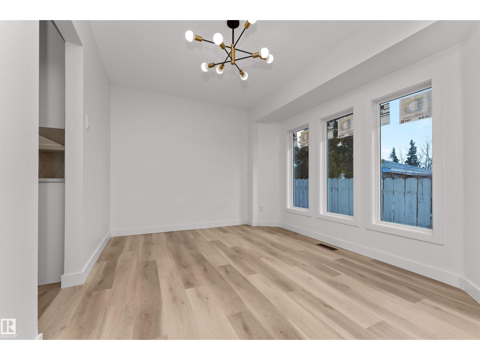 3208 130 AV NW, Edmonton