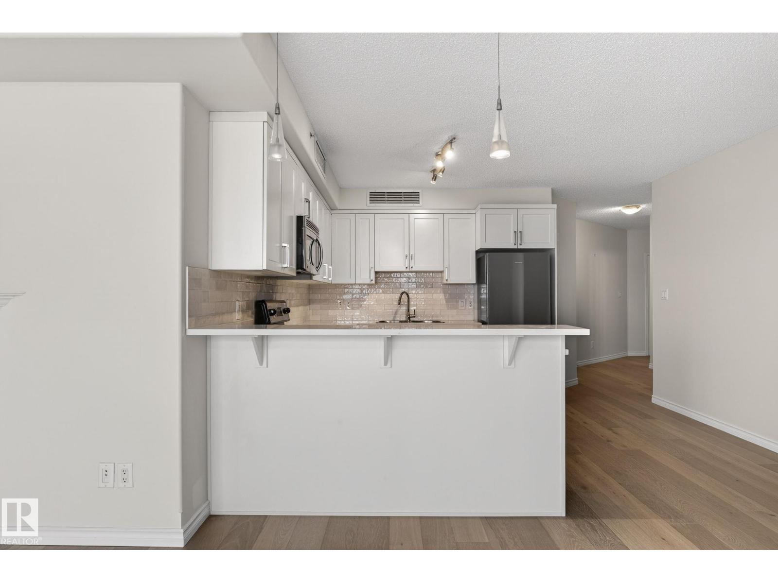 #702 9707 106 ST NW, Edmonton