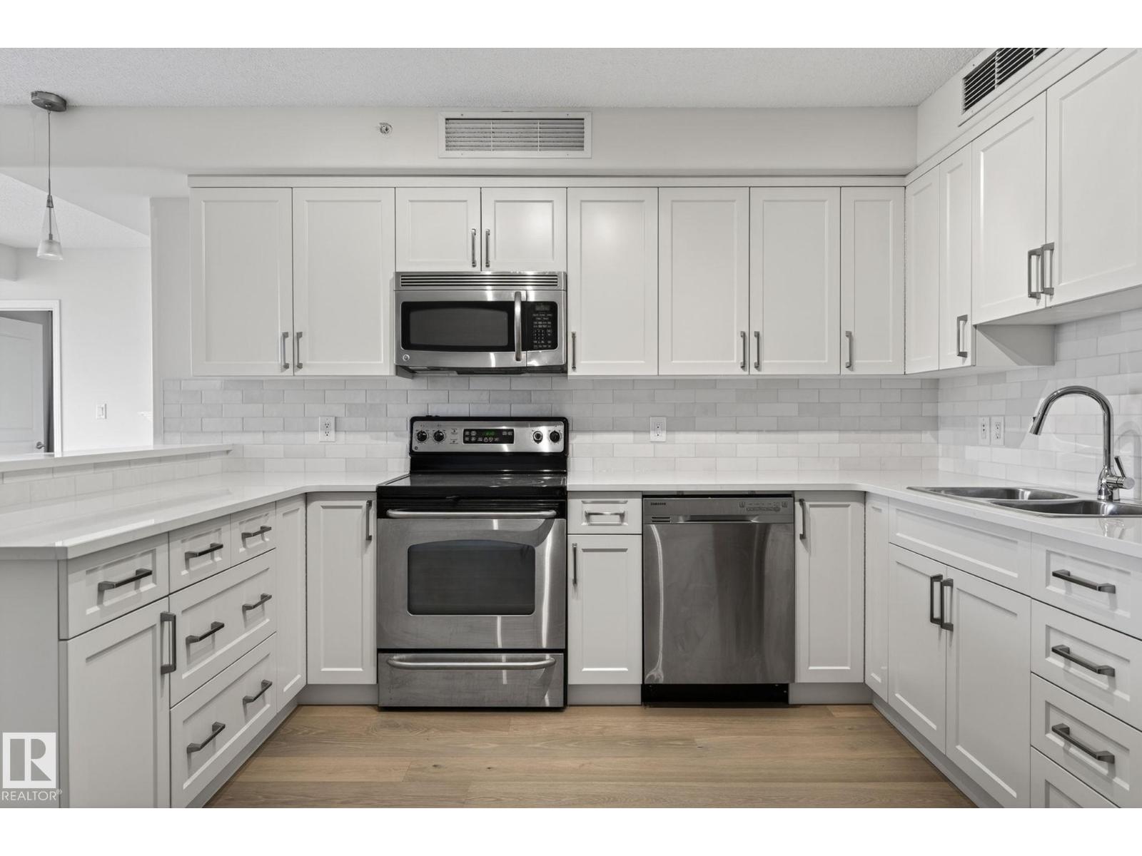 #702 9707 106 ST NW, Edmonton