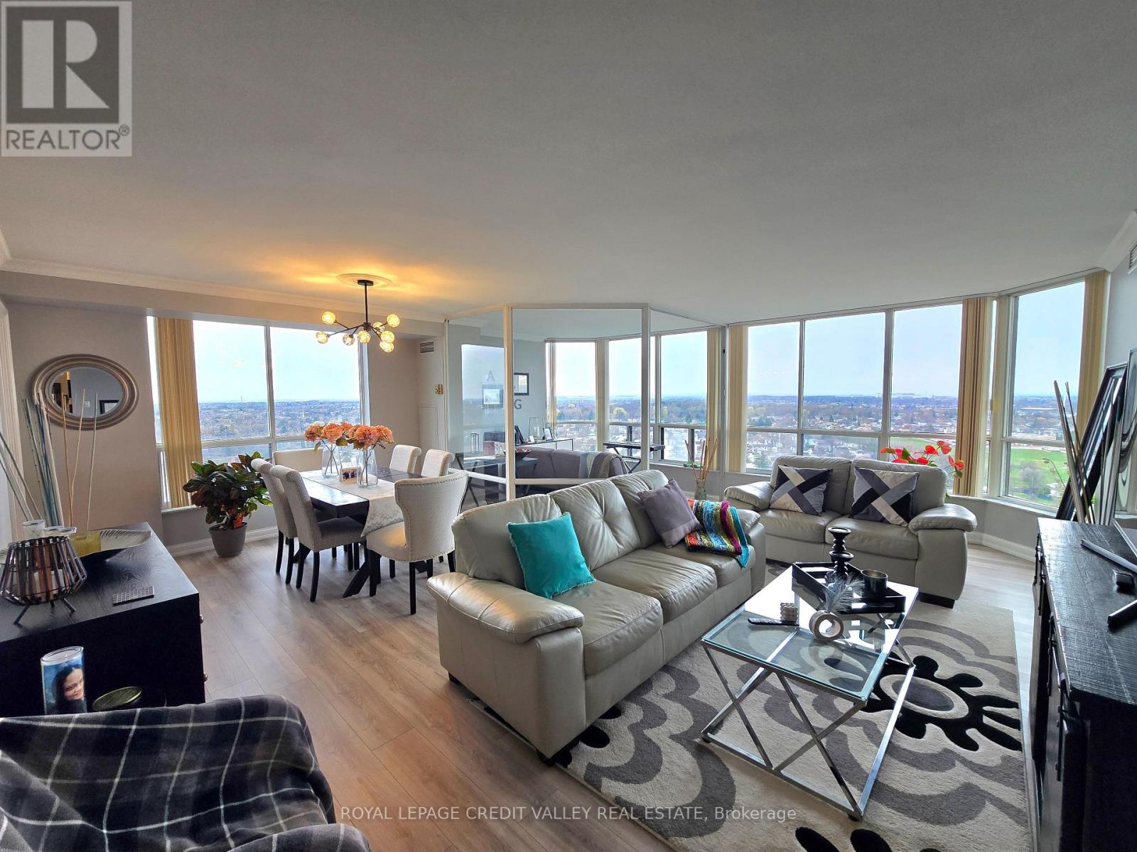 GORGEOUS OPEN VIEWS