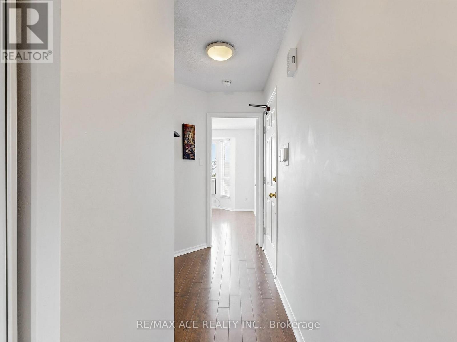 14 - 660B WELLINGTON STREET W — photo 12