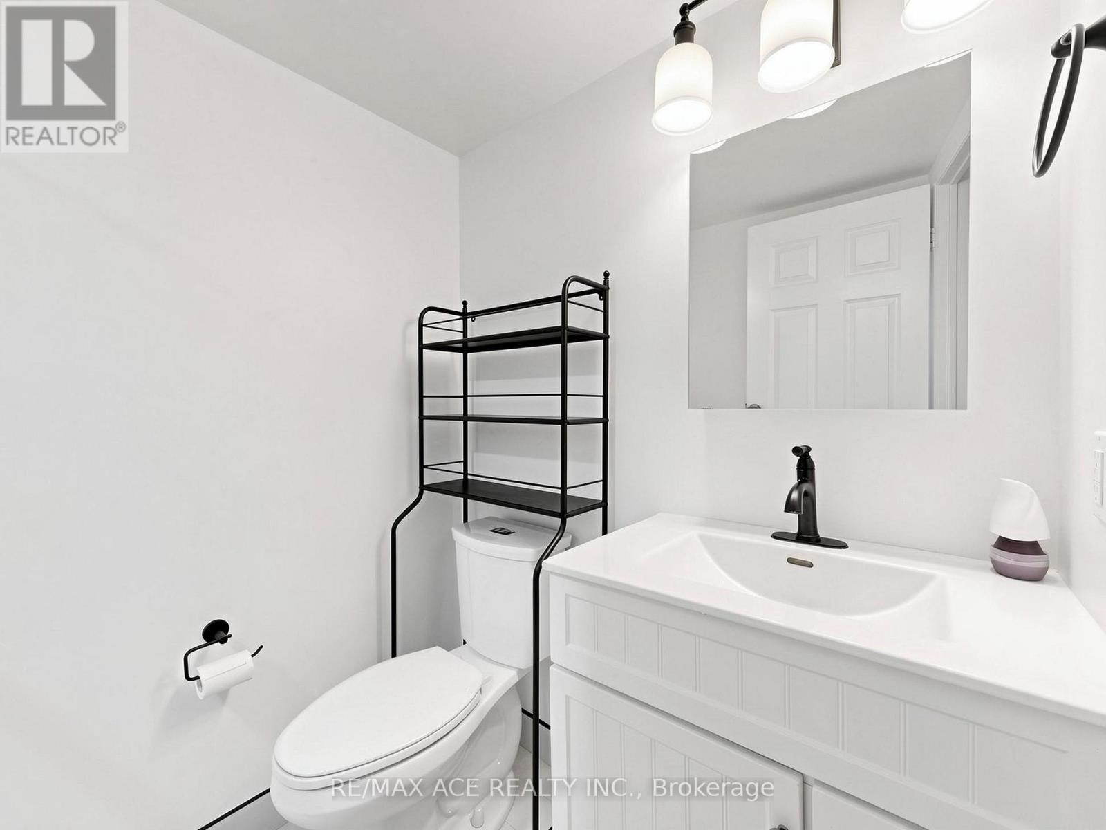 14 - 660B WELLINGTON STREET W — photo 16