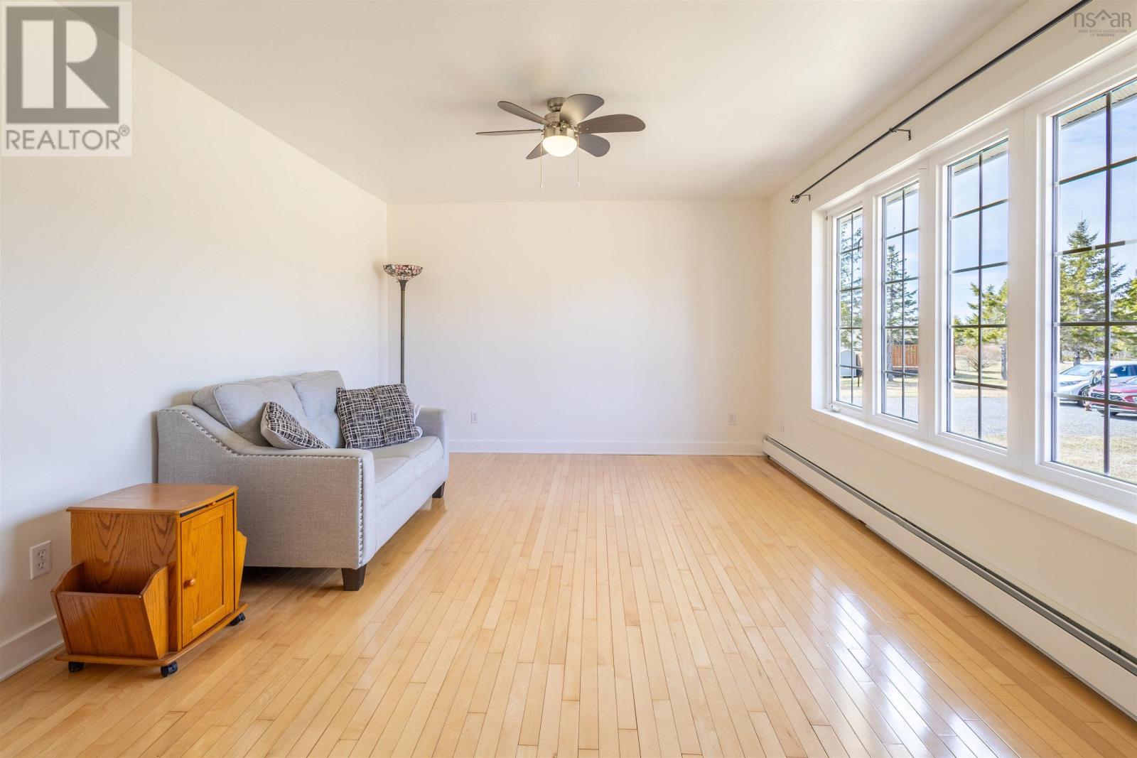 Property 8 of 35 of 299 Hills Road