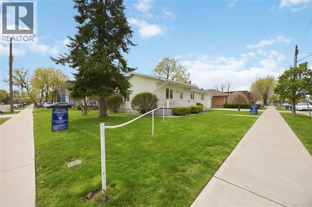 165 TALFOURD STREET, Sarnia, Ontario, N7T1N6 — Photo 3