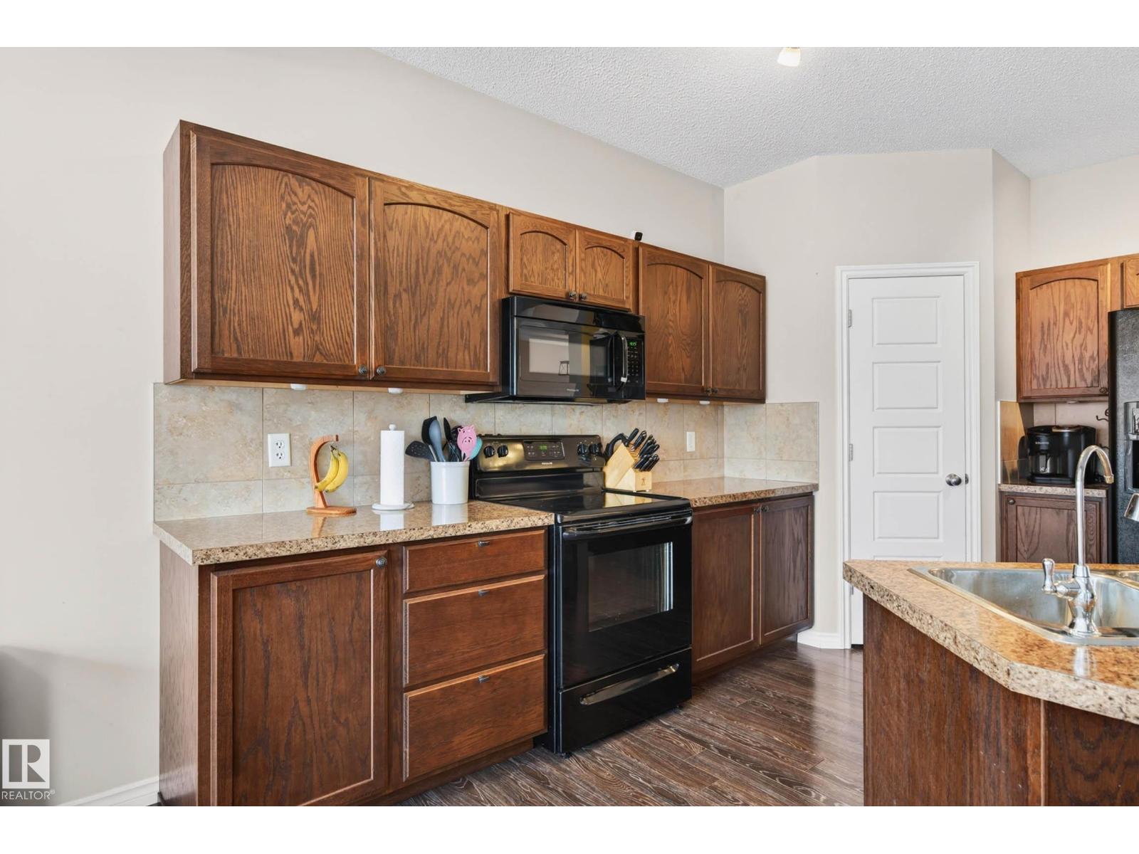 3233 21A AV NW, Edmonton