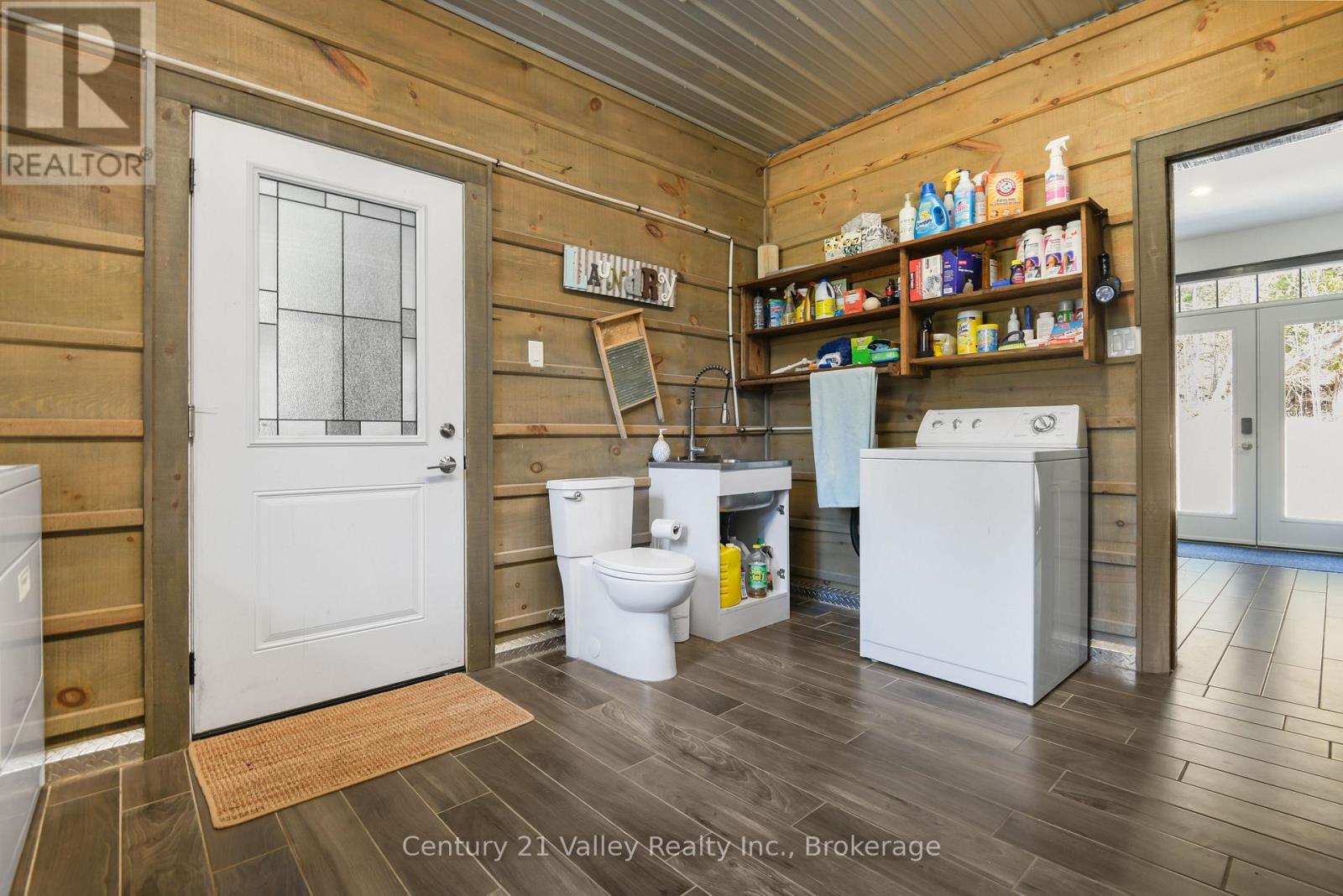 Utility/laundry, 2 pc bath & access to garage