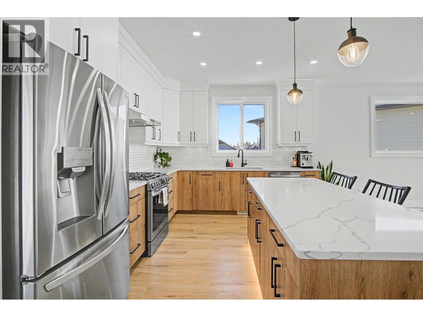 Photo 9 of 31 — 4192-4194 MEARS COURT · Prince George, BC