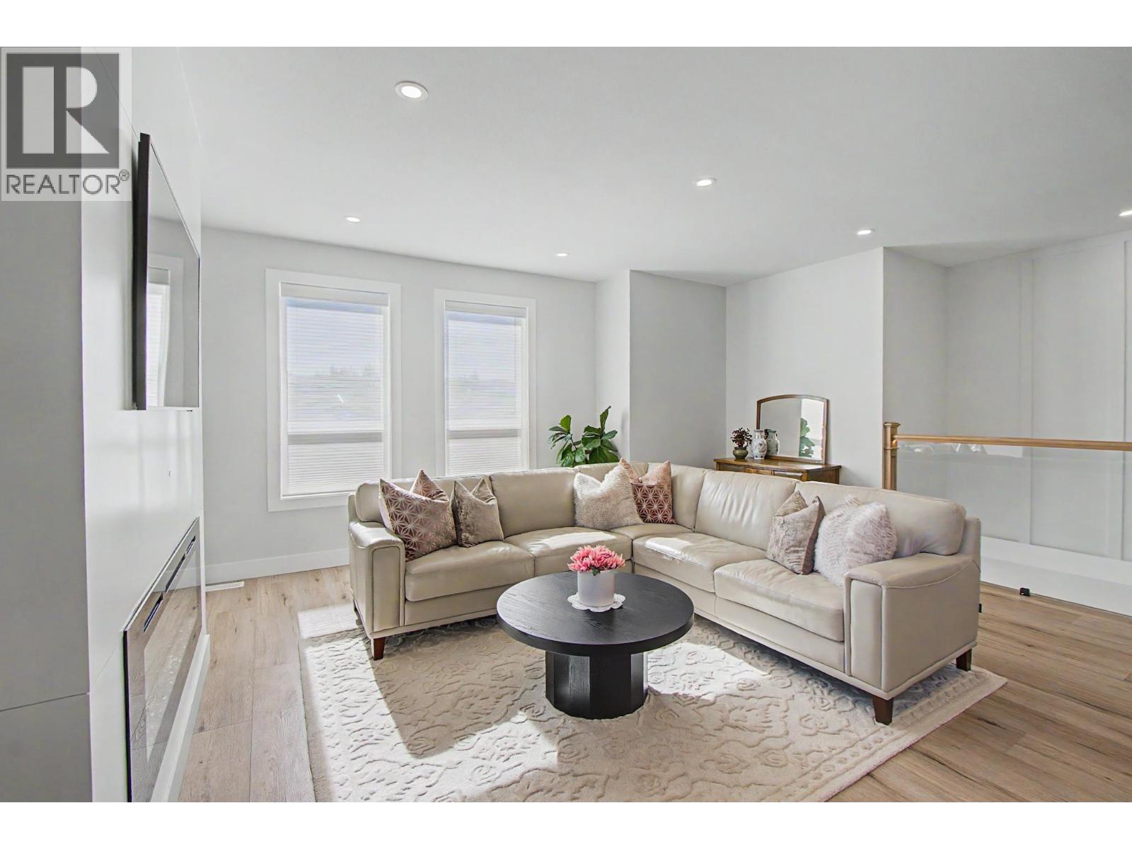 Photo 11 of 31 — 4192-4194 MEARS COURT · Prince George, BC