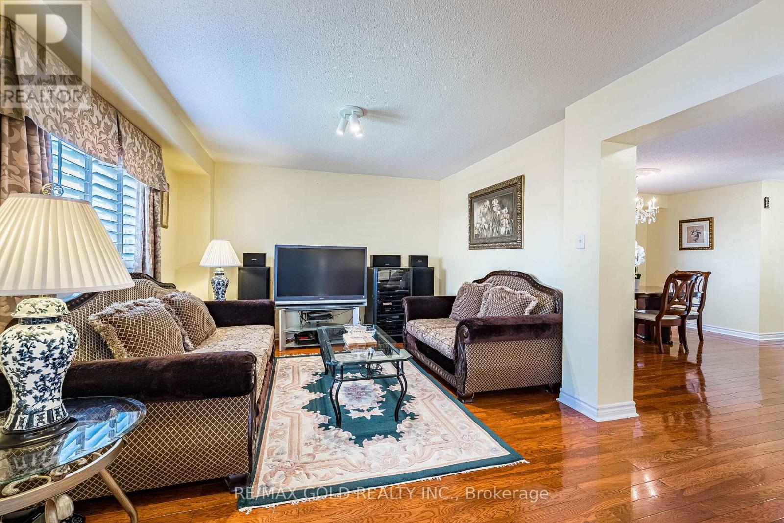 46 MCCRIMMON DRIVE - 10