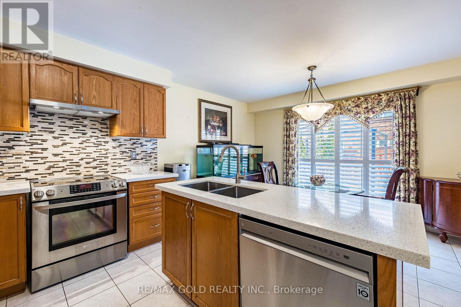46 MCCRIMMON DRIVE - 15