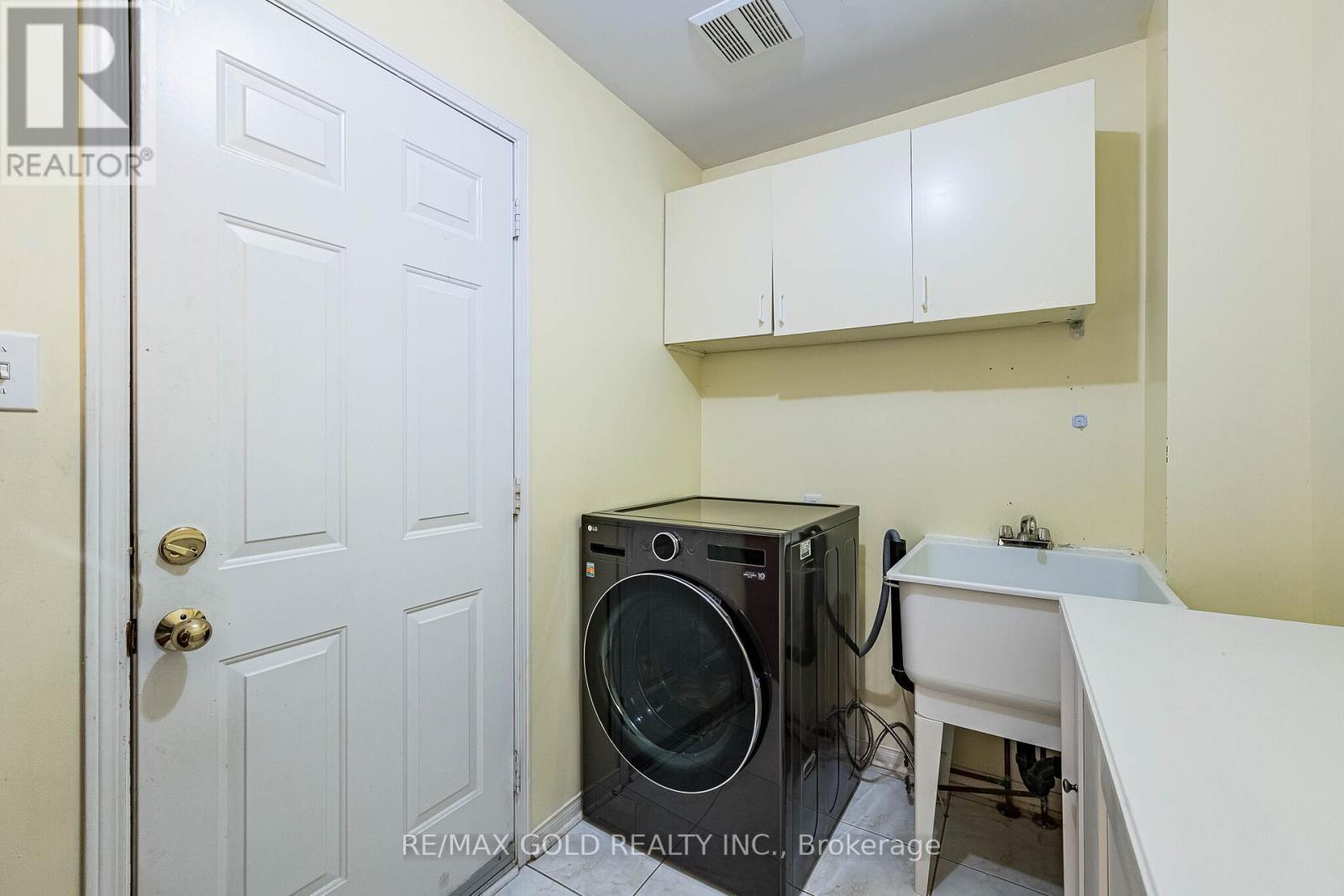 46 MCCRIMMON DRIVE - 18