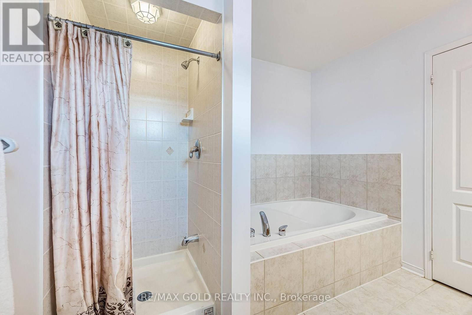 46 MCCRIMMON DRIVE - 23