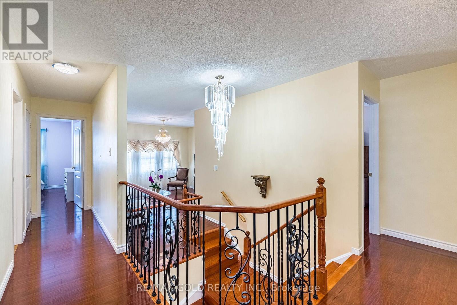 46 MCCRIMMON DRIVE - 28
