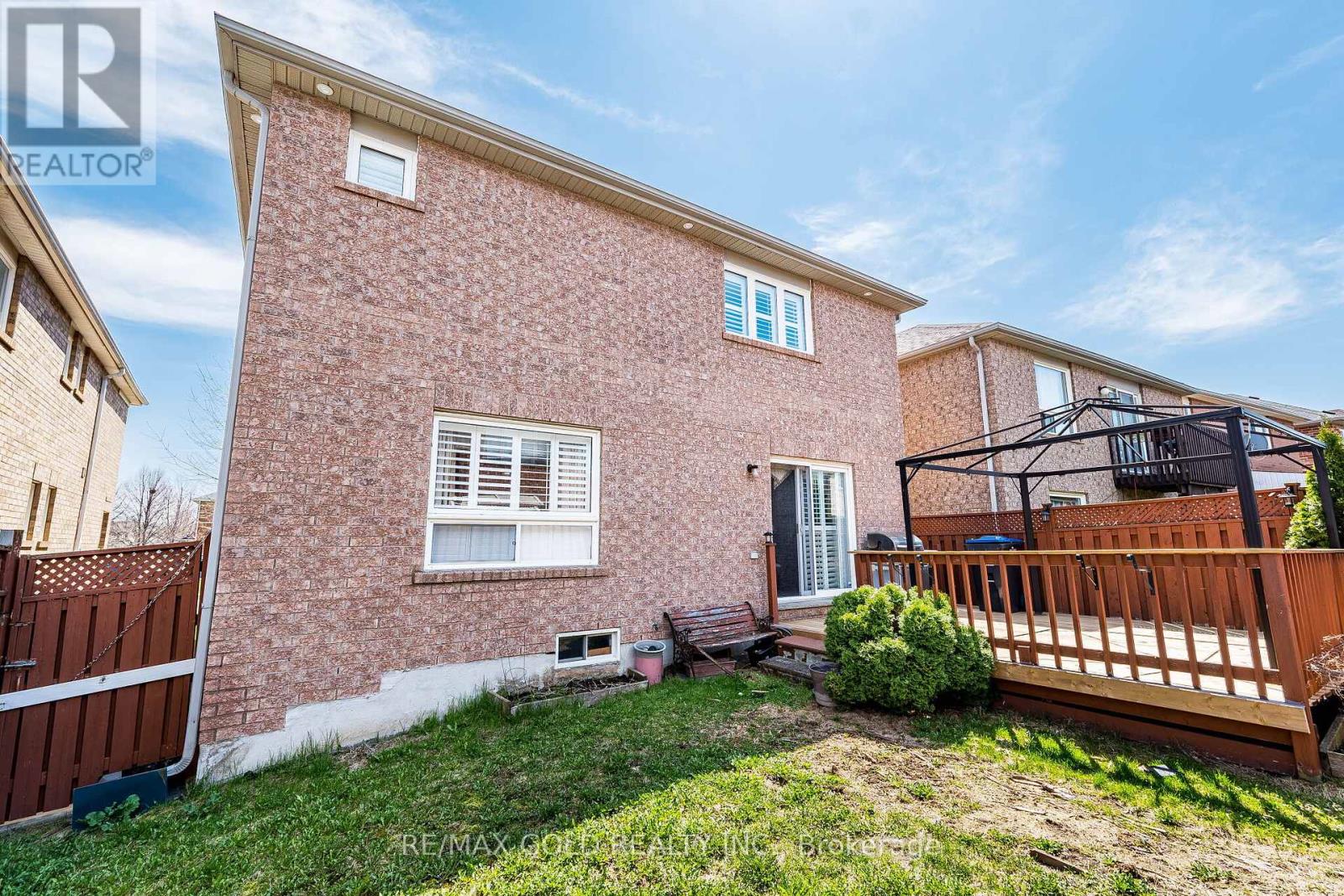 46 MCCRIMMON DRIVE - 32
