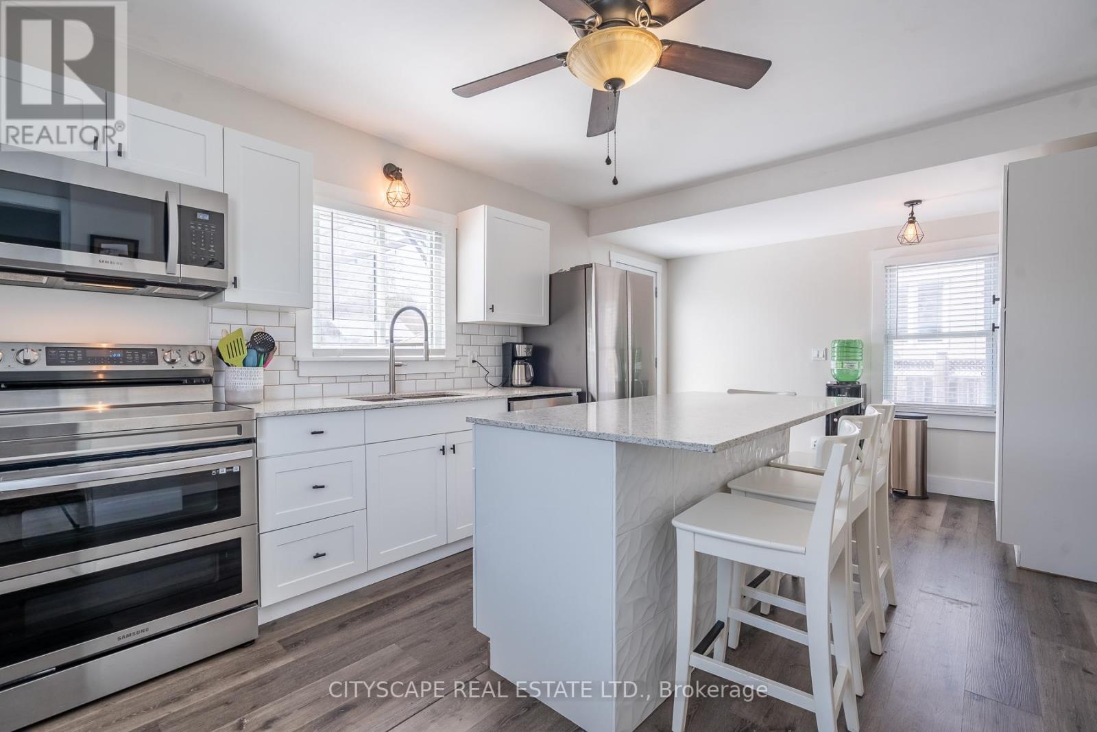 7992 PETER STREET — photo 17
