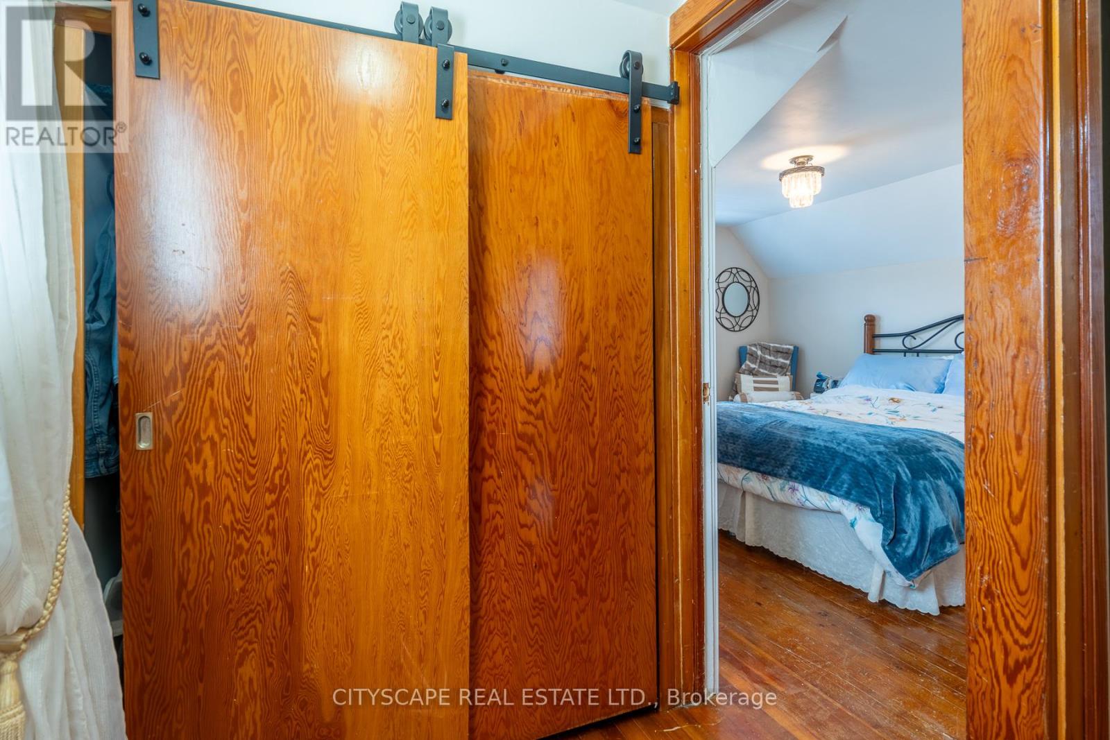 7992 PETER STREET — photo 22