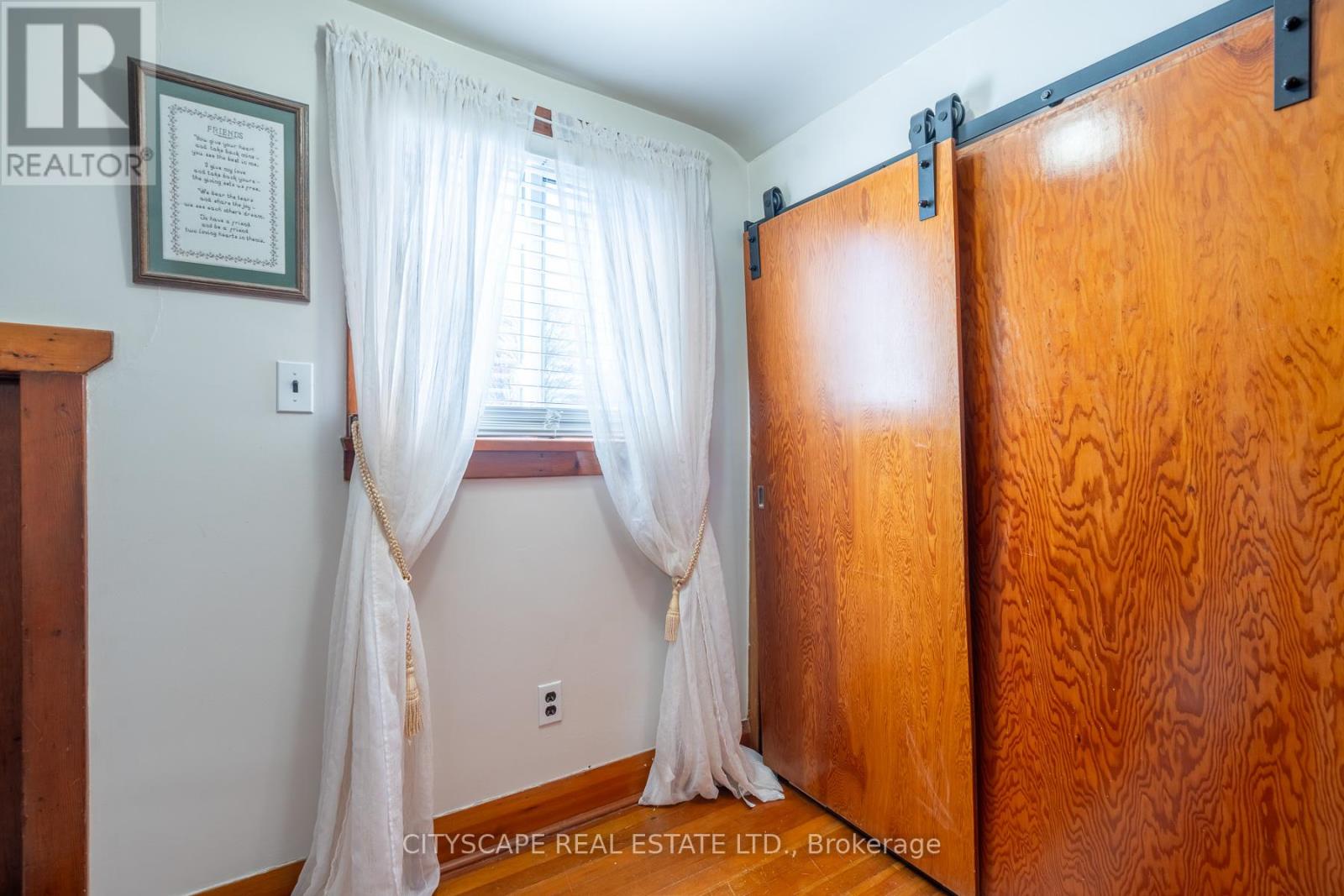 7992 PETER STREET — photo 23