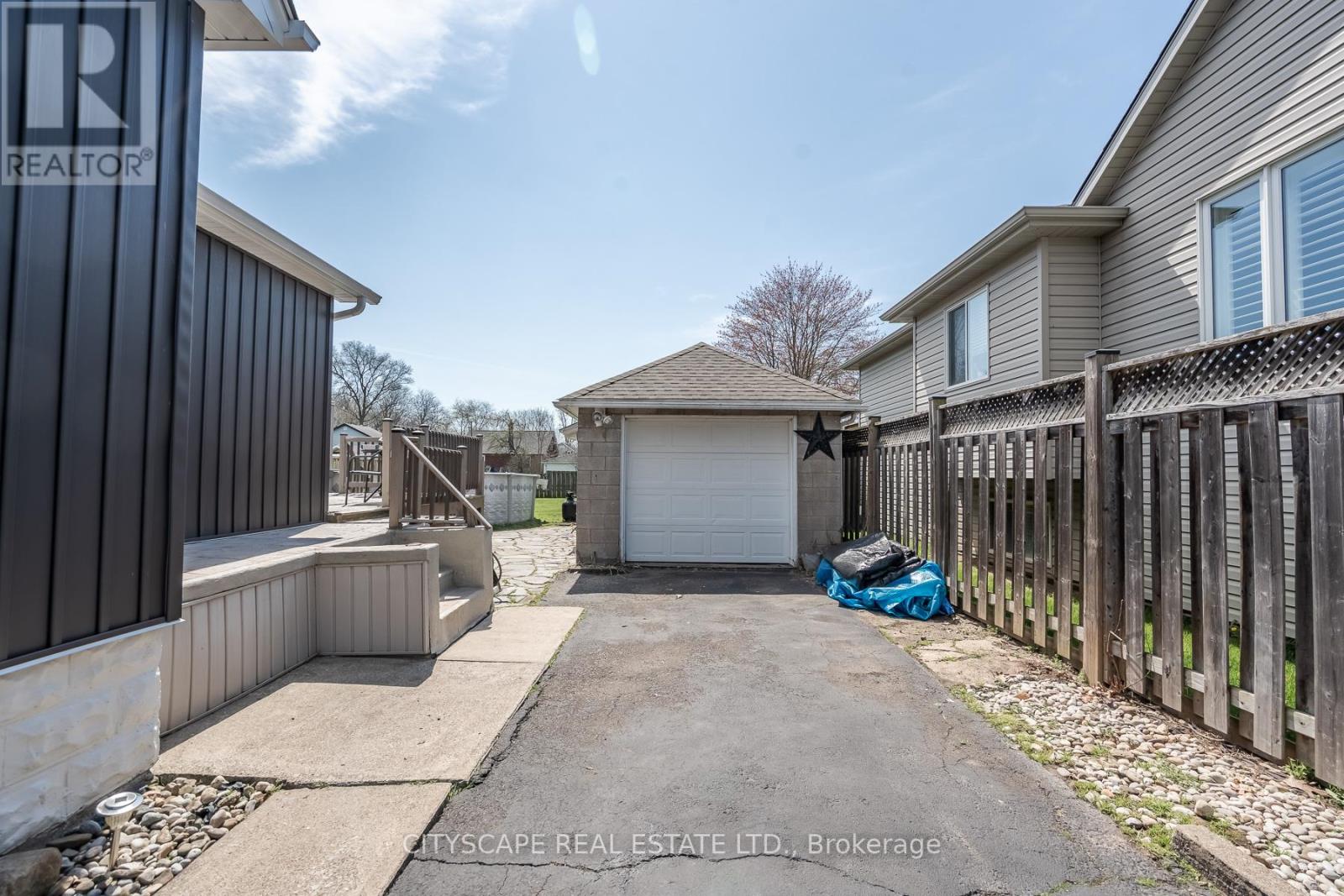 7992 PETER STREET — photo 39