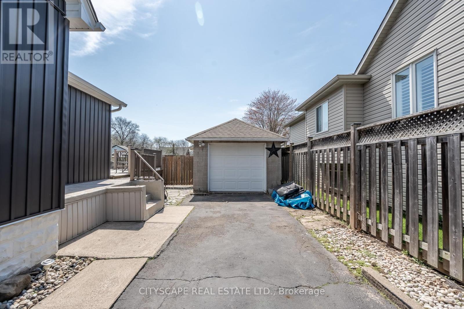 7992 PETER STREET — photo 40