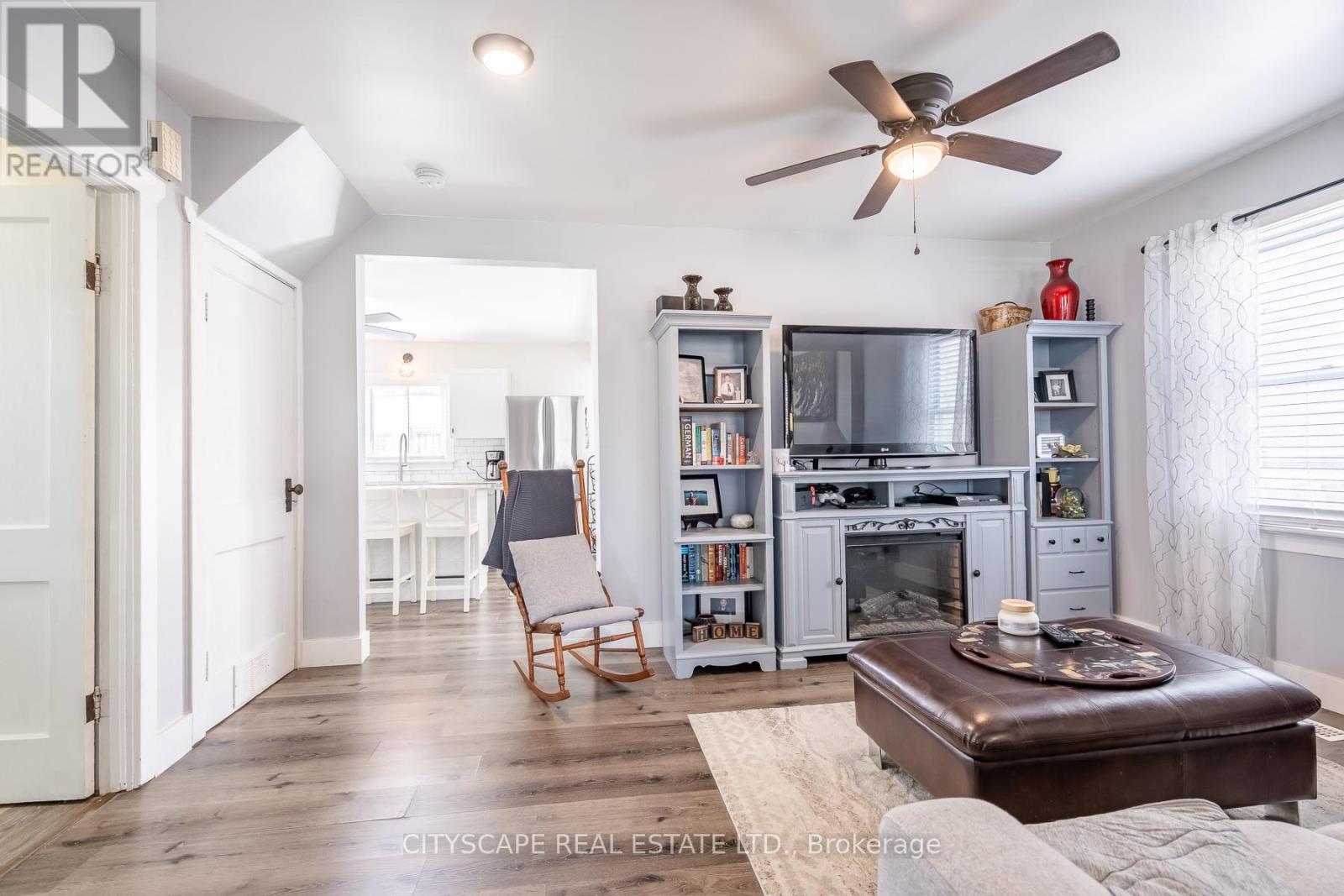 7992 PETER STREET — photo 8